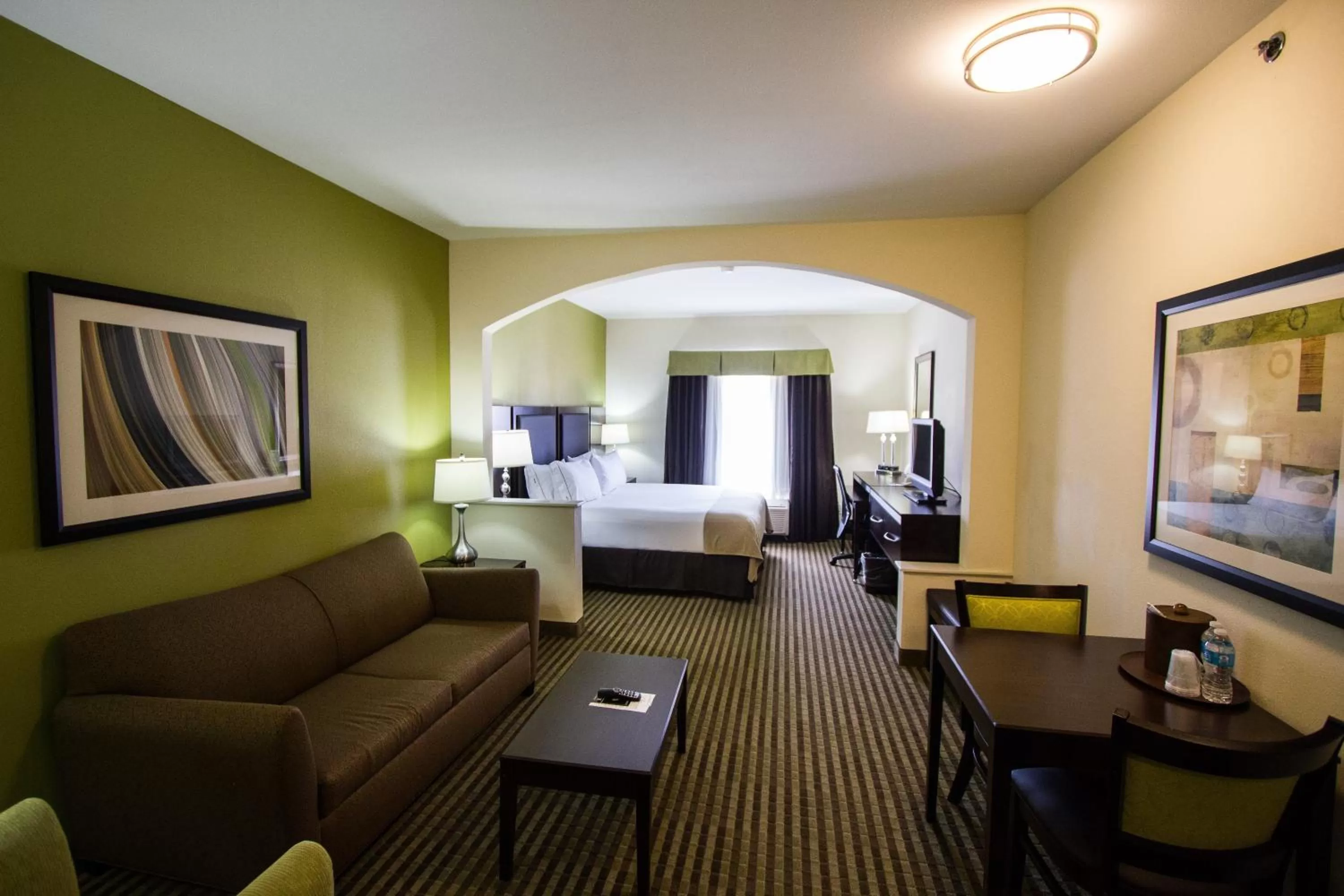 Suite - Mobility Access/Hearing Accessible in Holiday Inn Express Hotel & Suites Nacogdoches by IHG