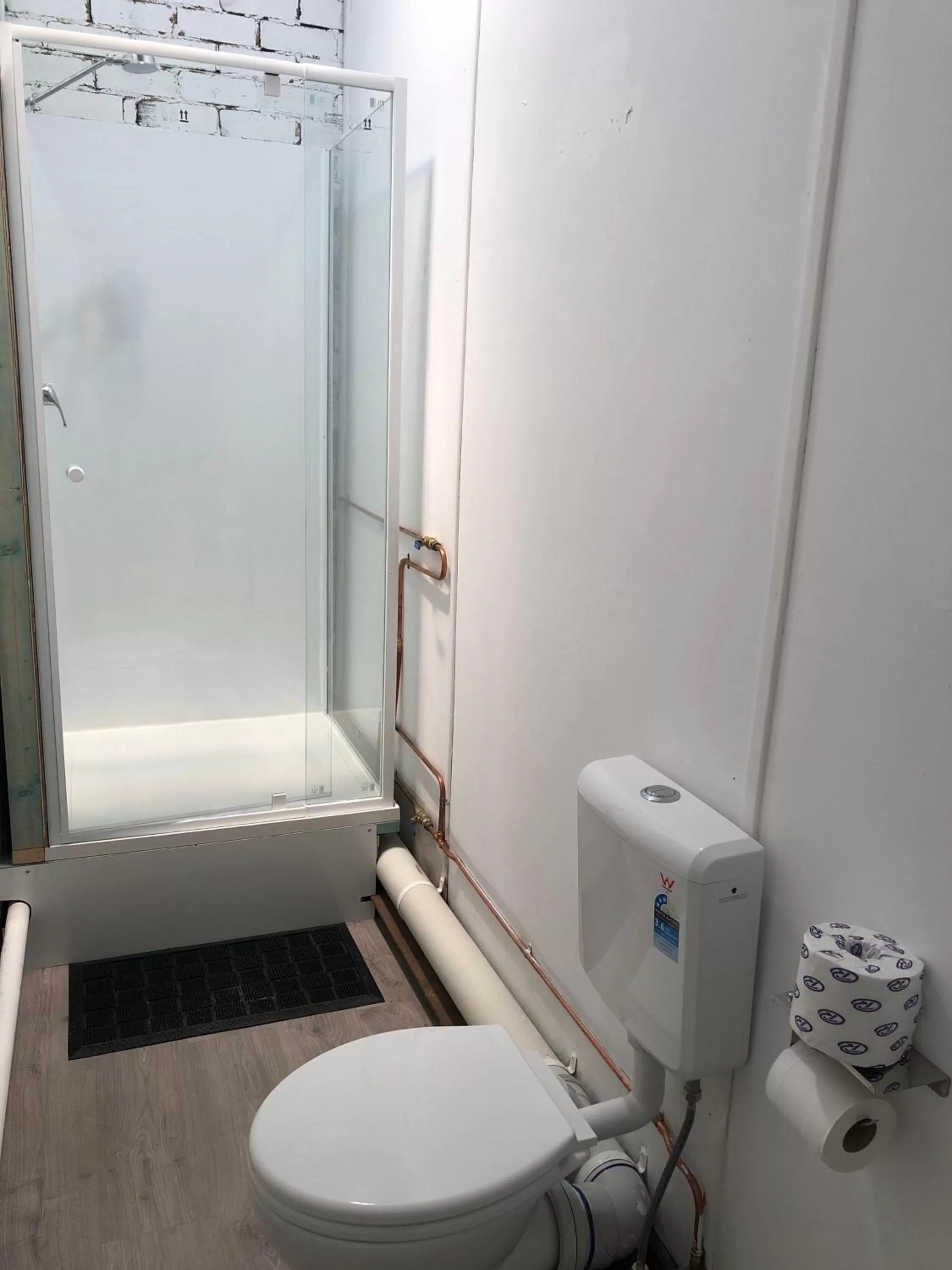 Twin Room with Private Bathroom in Hearty Center Motel