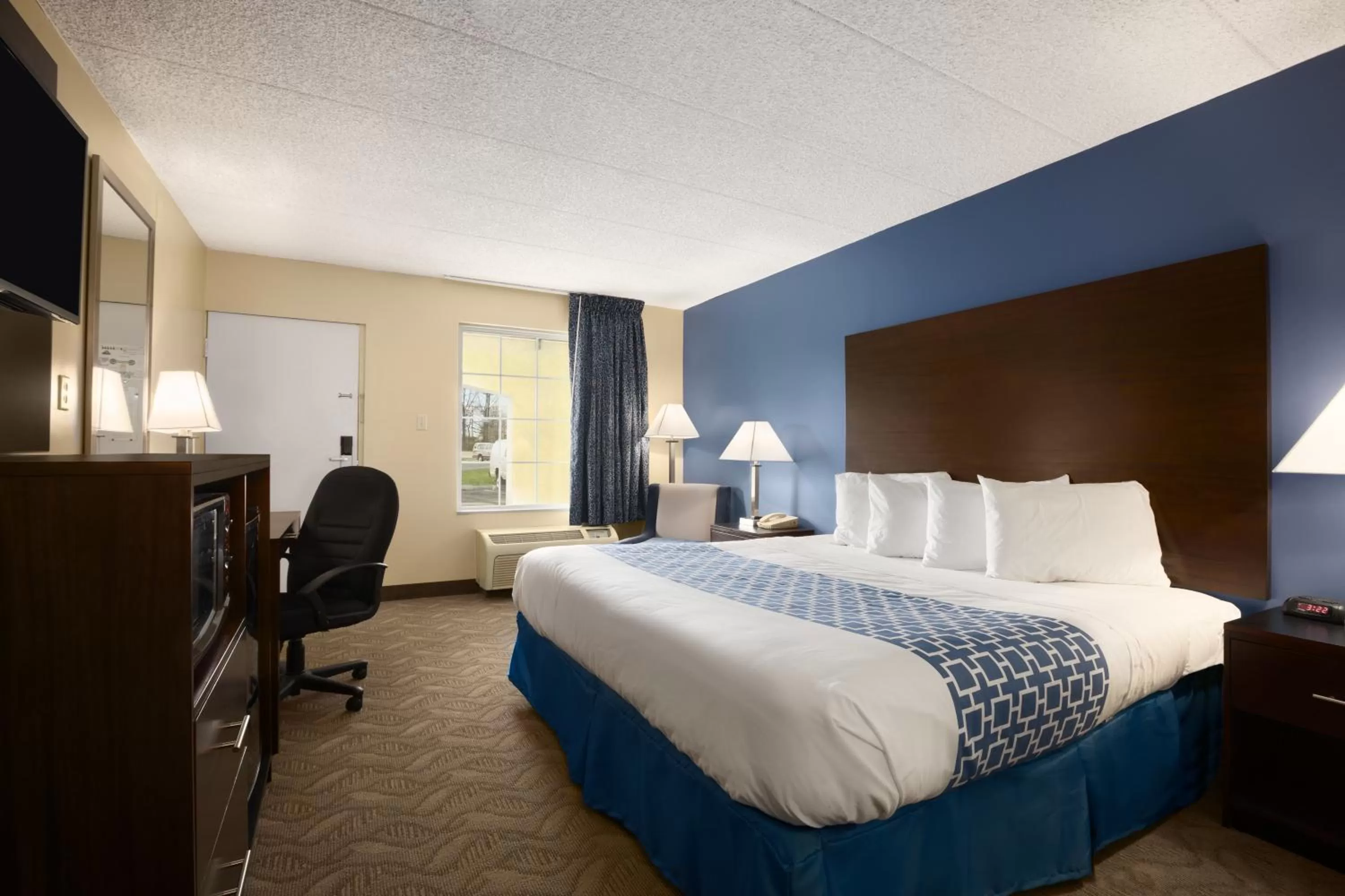 One-Bedroom Suite - Non-Smoking in Days Inn & Suites by Wyndham Cherry Hill - Philadelphia