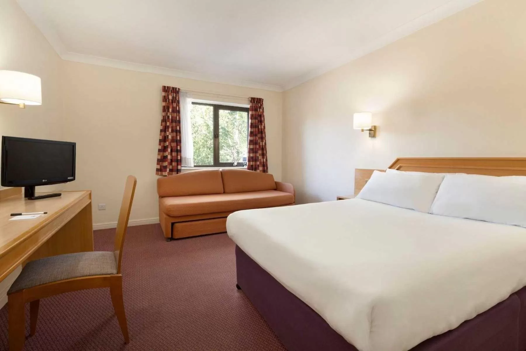Bed in Days Inn Stafford