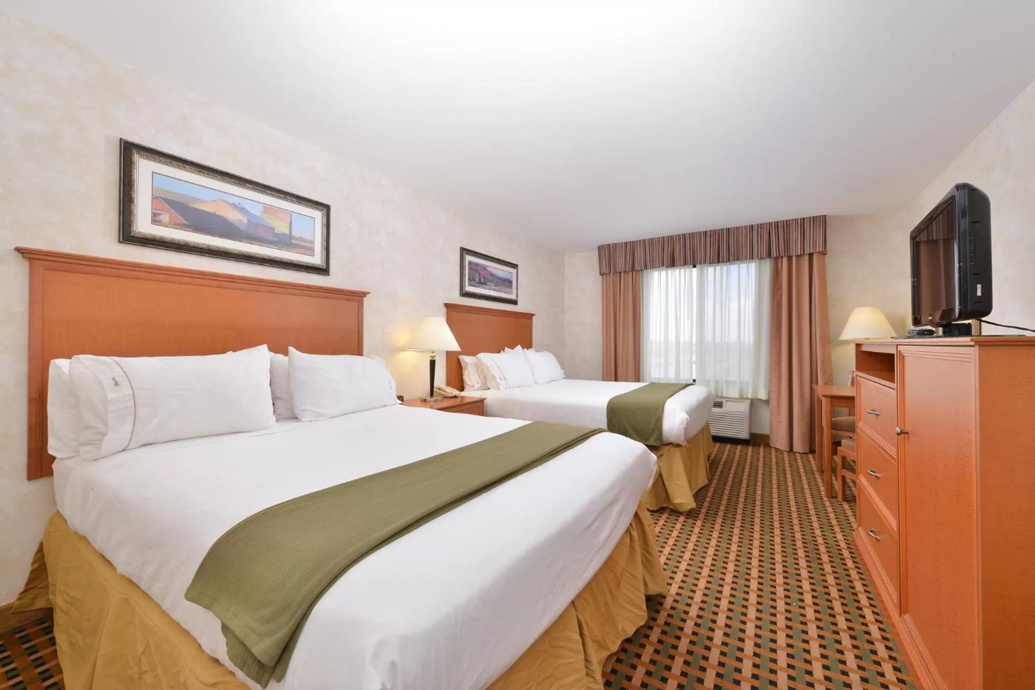 Queen Room with Two Queen Beds - Hearing Accessible in Holiday Inn Express Rawlins by IHG