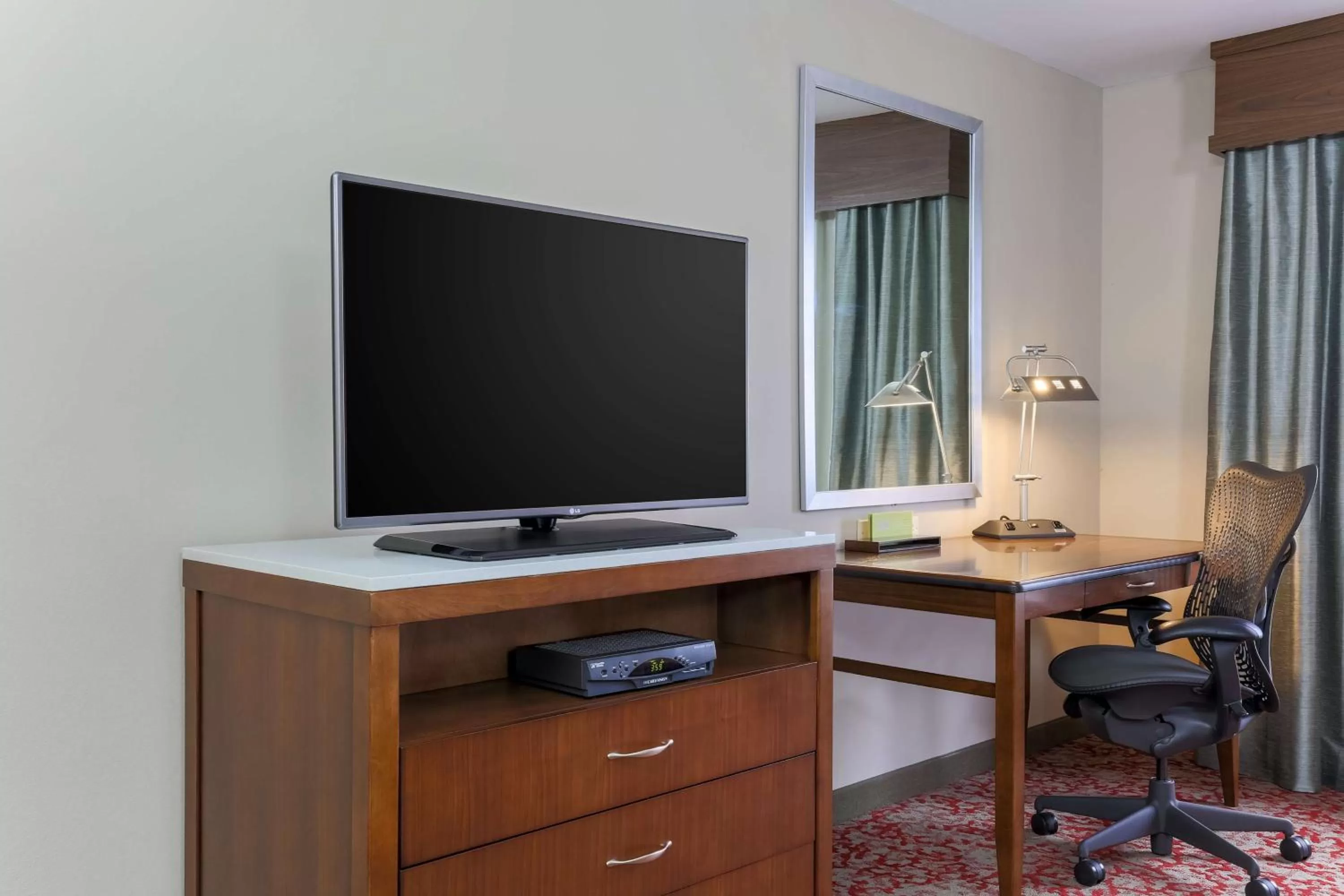 King Suite with Roll-in Shower - single occupancy - Mobility Access in Hilton Garden Inn Nanuet