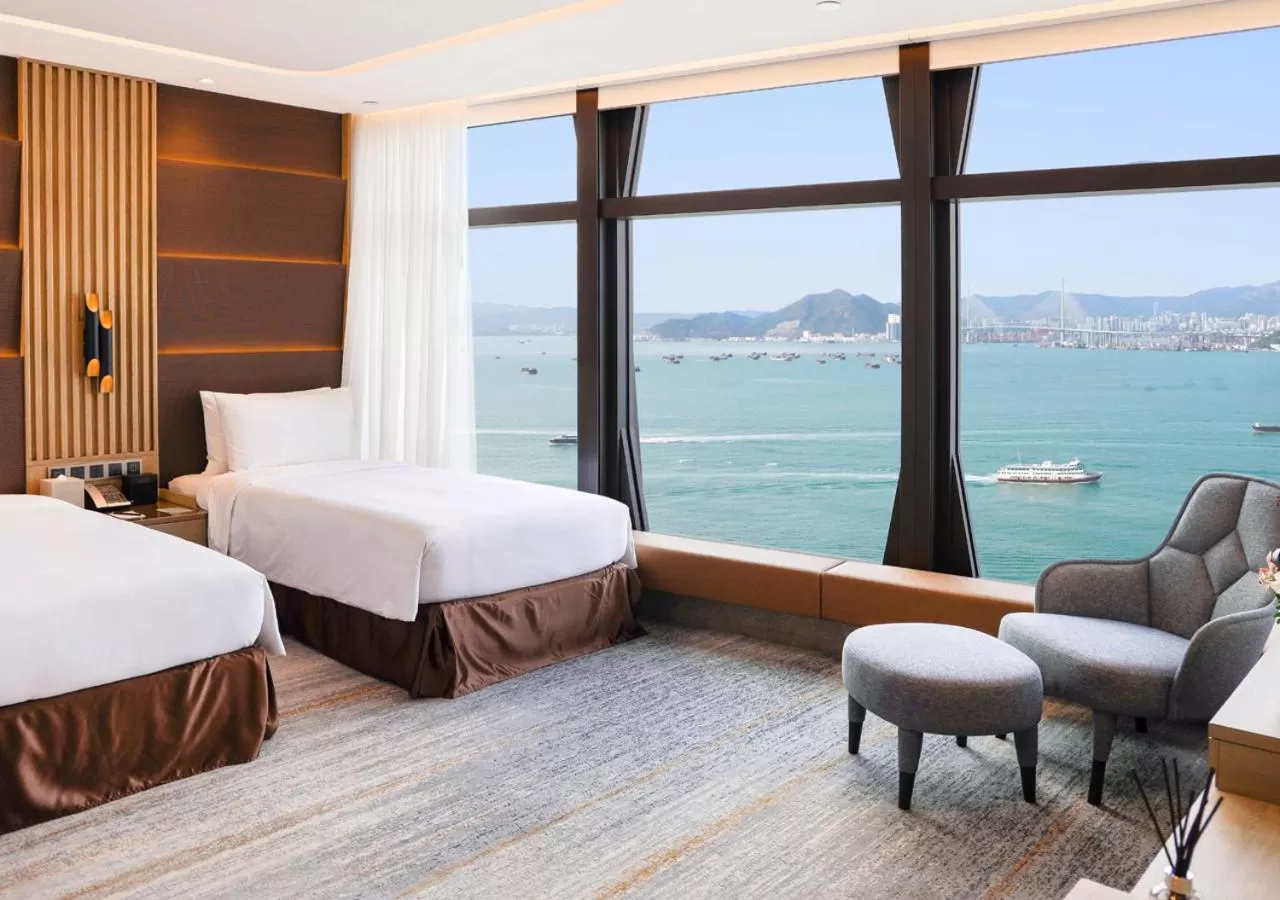 Upper Harbor Twin Room in One-Eight-One Hotel & Serviced Residences