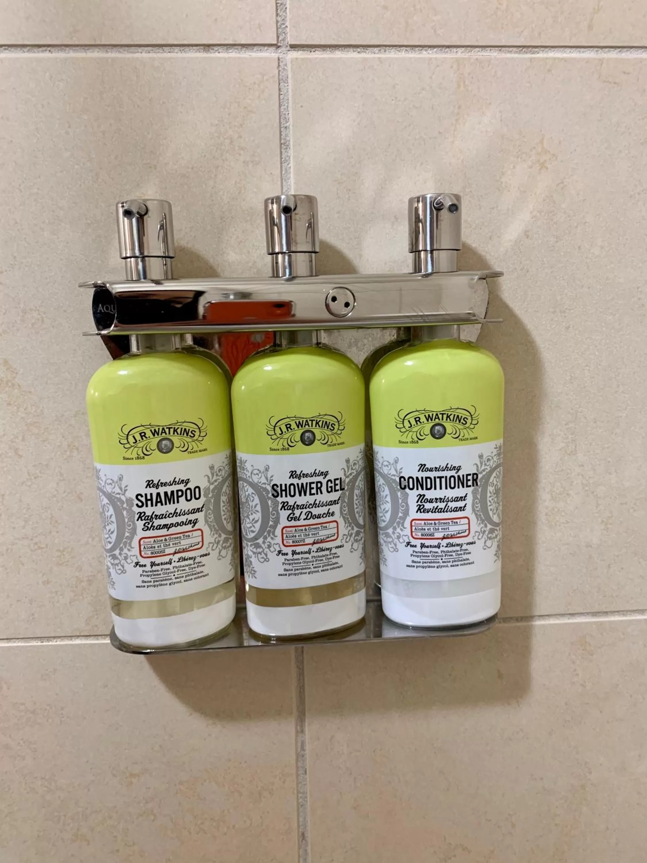 Queen Room with Two Queen Beds - Mobility Access Tub/Non-Smoking in Holiday Inn Express Hotel & Suites North Sequim by IHG