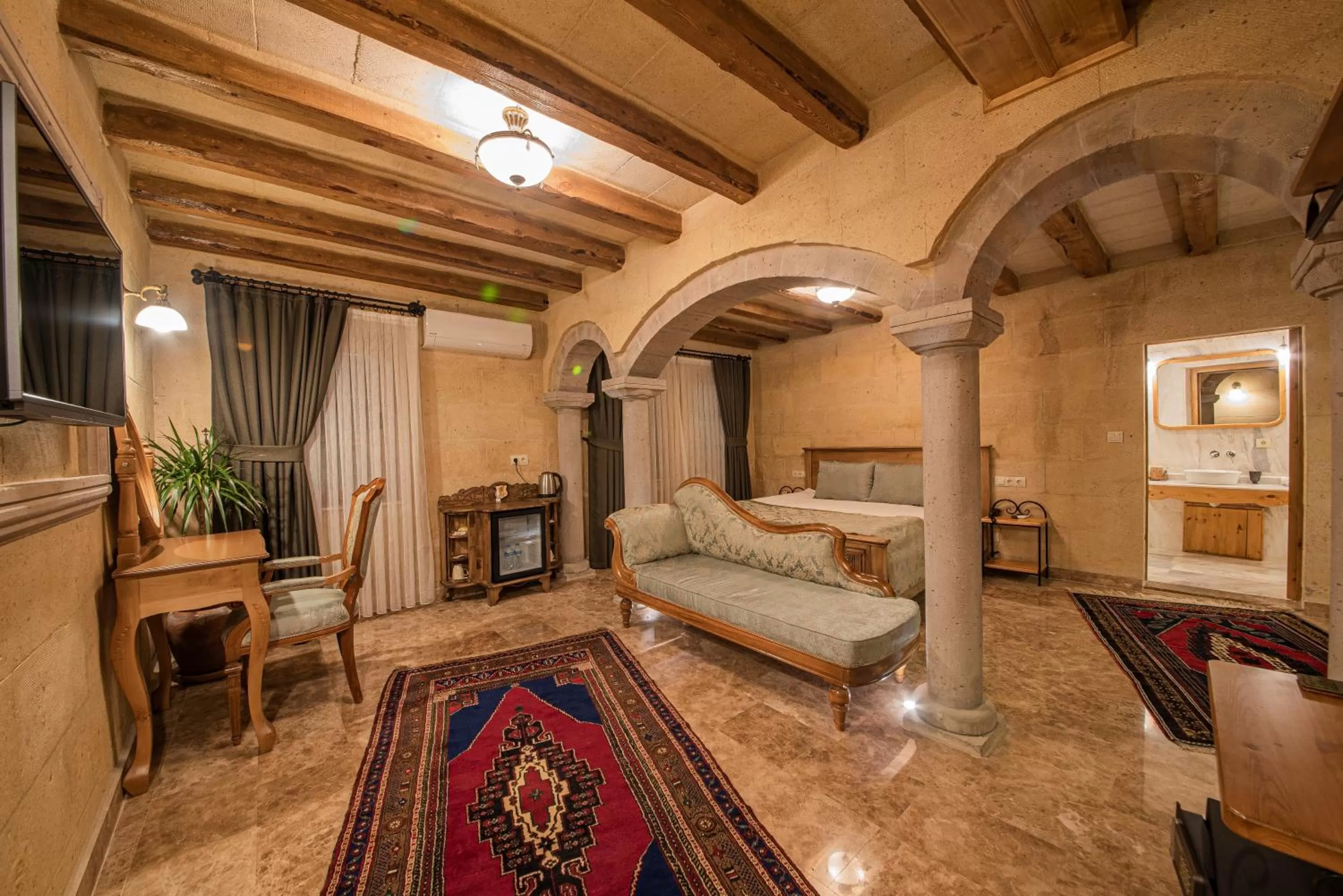 Stone King Suite with Spa Bath in Cratus Stone Palace