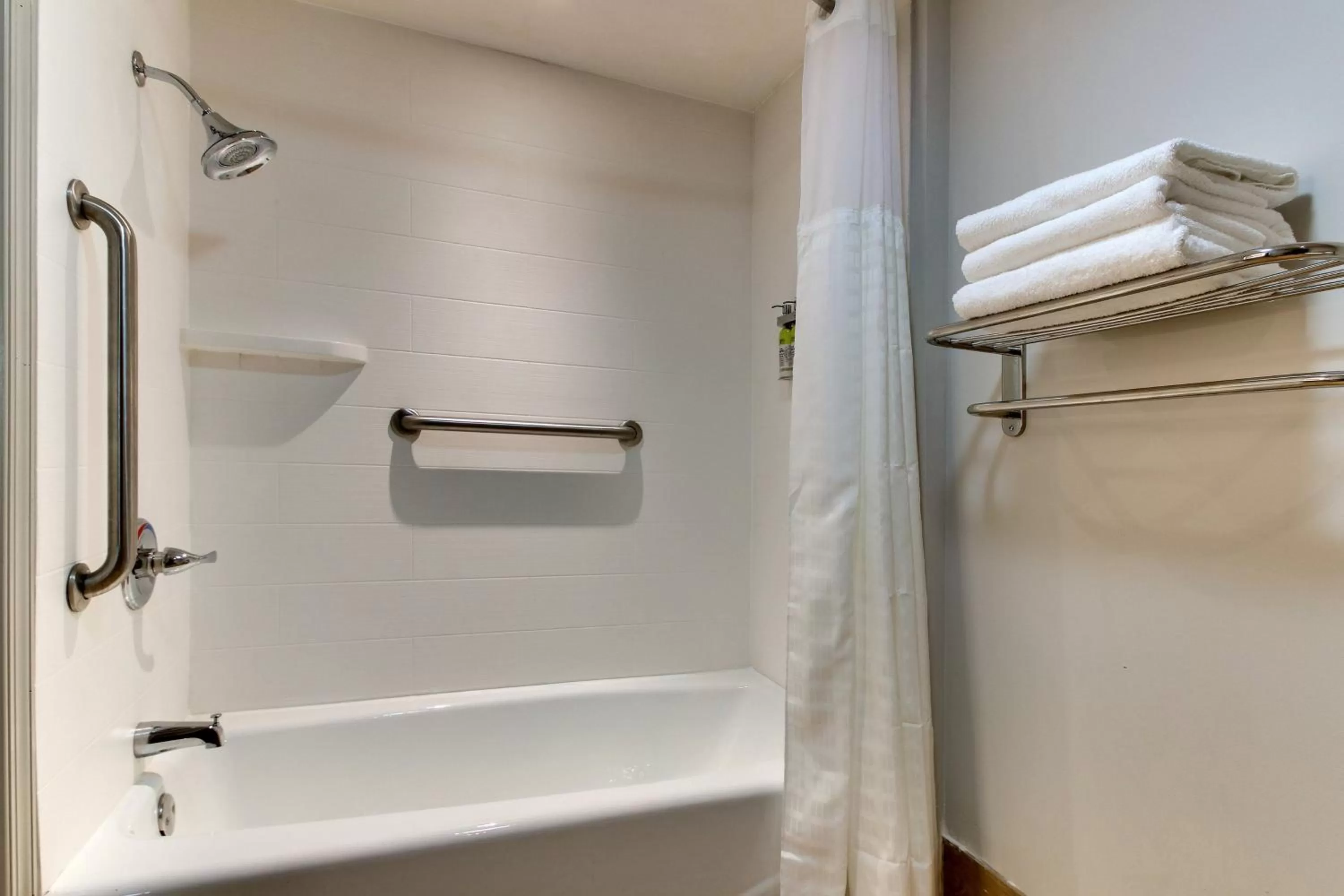 Suite - Hearing Accessible - Non-Smoking in Holiday Inn Express Pittston - Scranton Airport by IHG