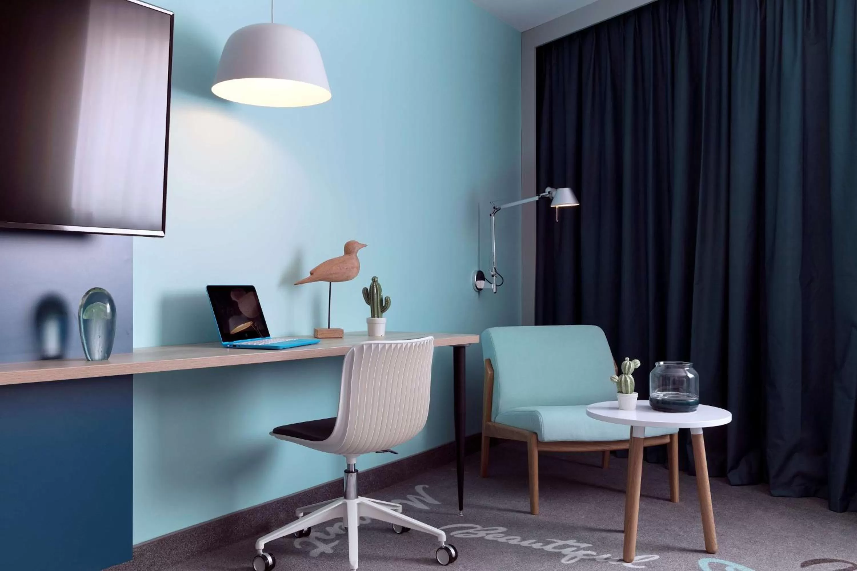 Twin Room in Hampton By Hilton Paris Clichy