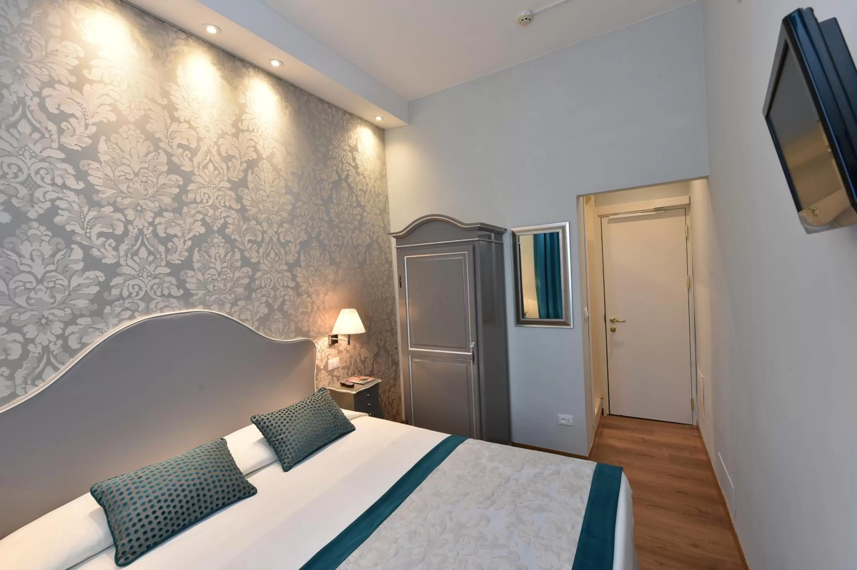 Economy Double Room in Hotel Villa Rosa