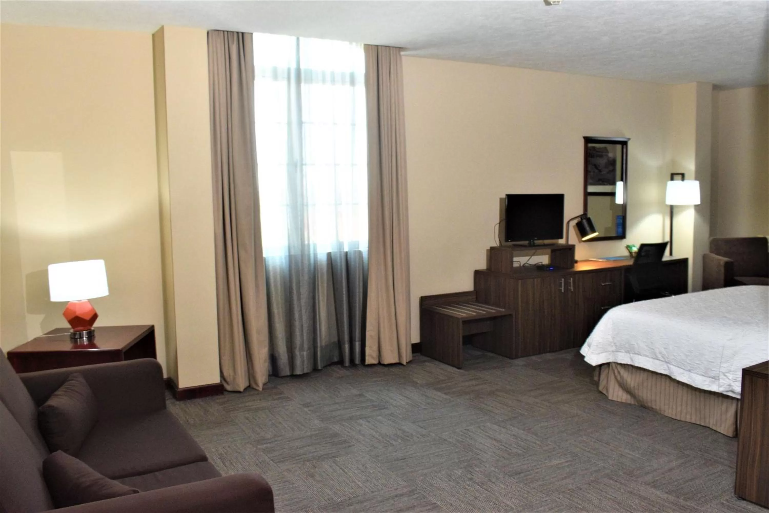 King Room with Sofa Bed - Non-Smoking in Hampton Inn Tampico Zona Dorada