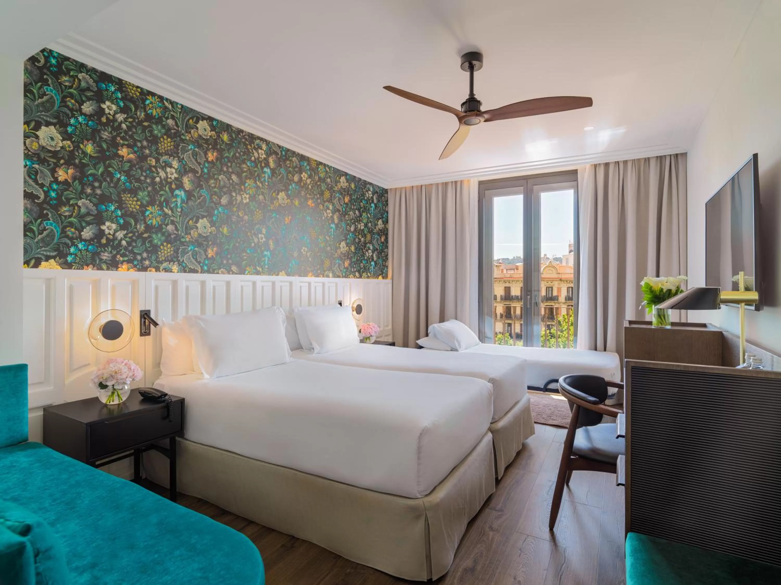 Deluxe Double or Twin Room With Extra Bed in H10 Casanova