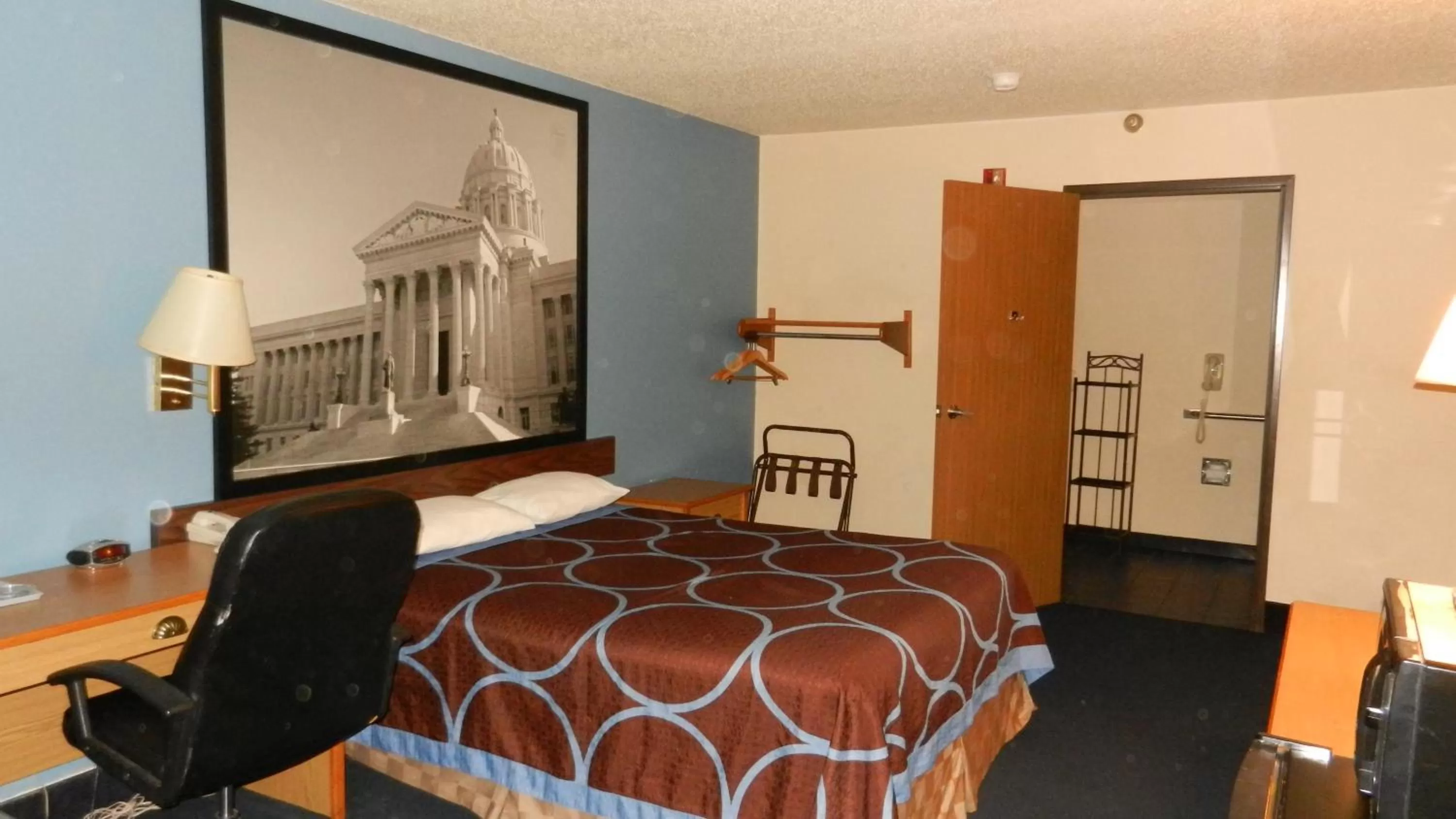 Queen Room - Mobility Access/Smoking in Super 8 by Wyndham Potosi