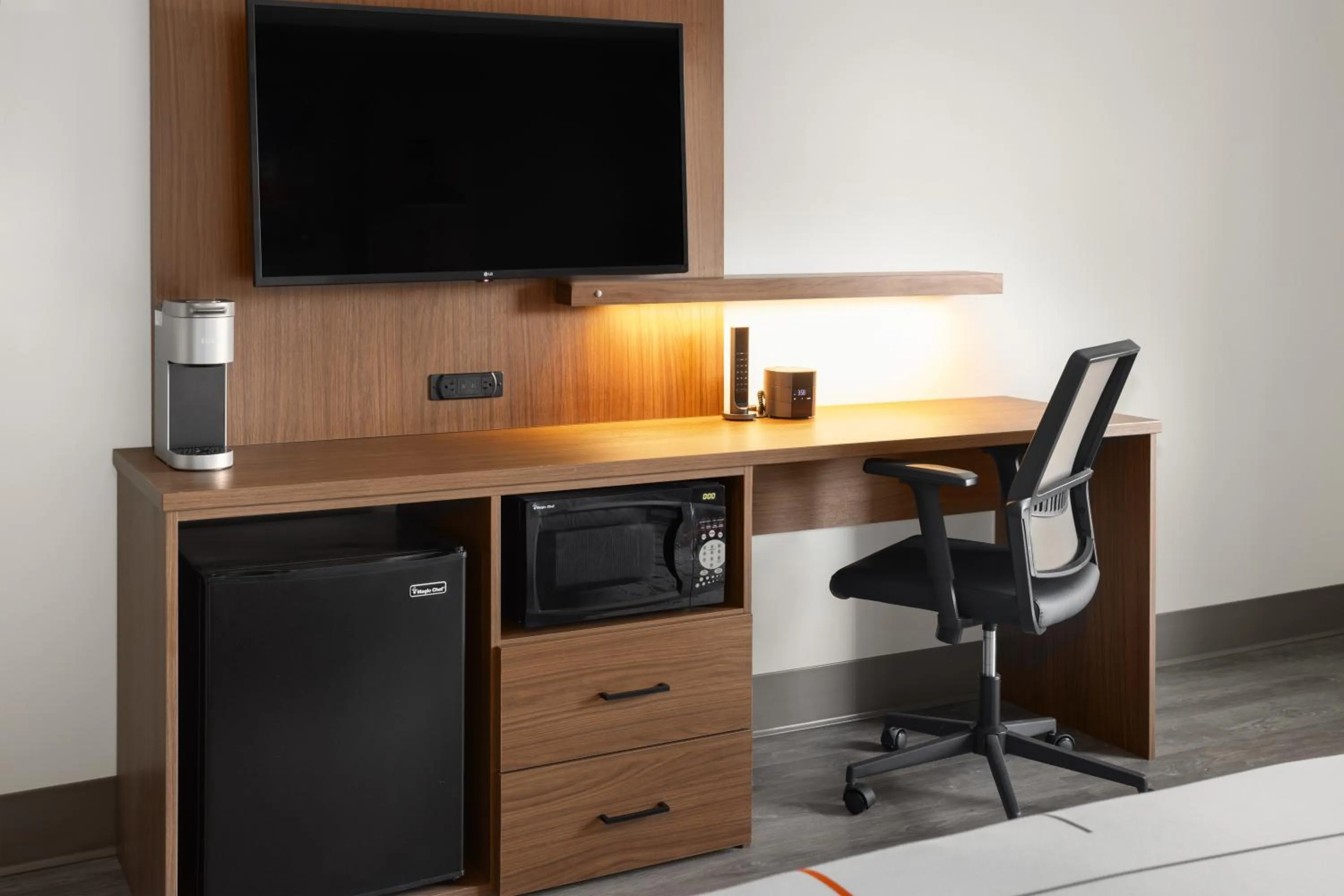 Queen Room with Two Queen Beds - Non-Smoking in La Quinta Inn & Suites by Wyndham Williston Burlington