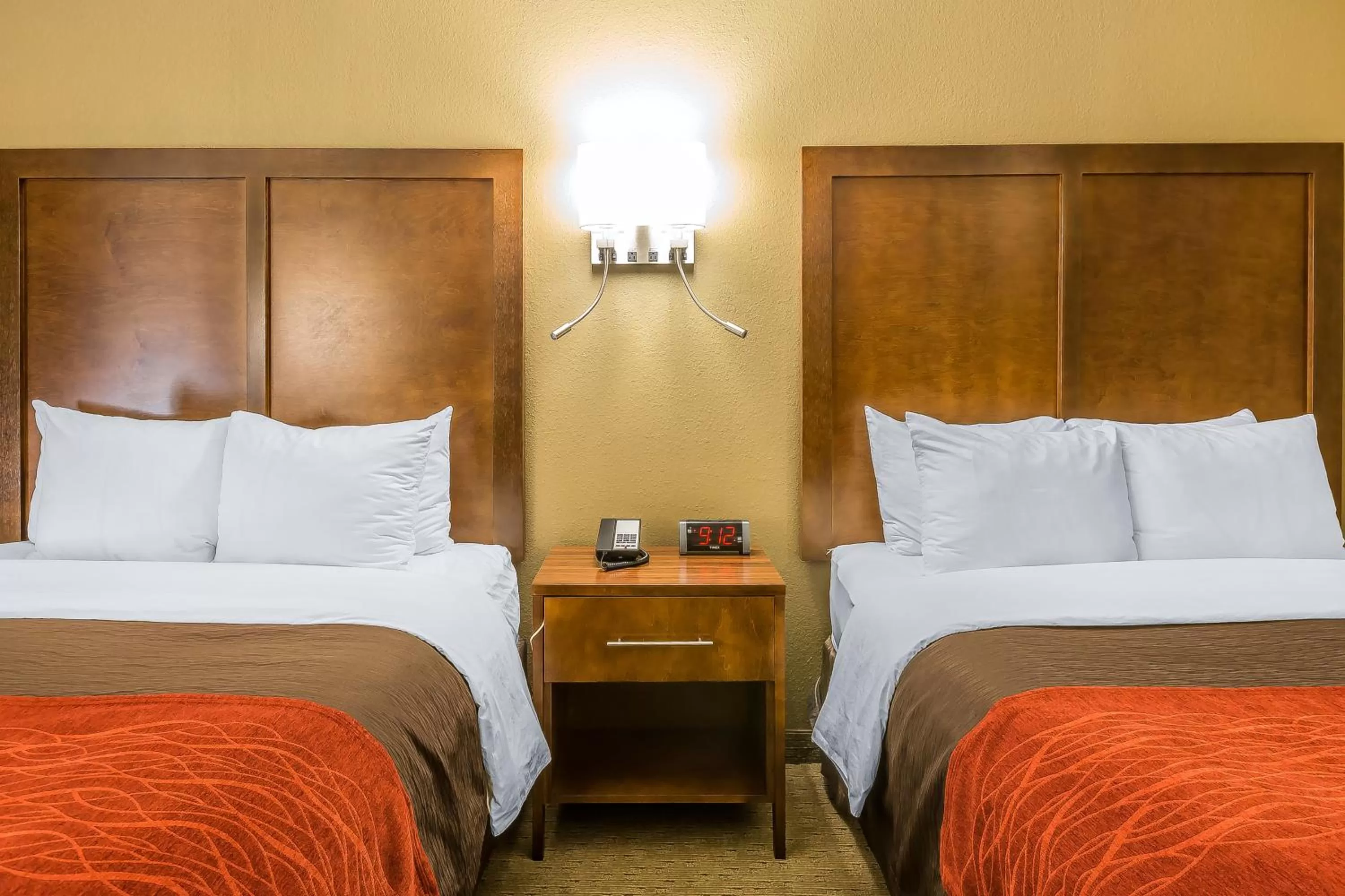 King Room with Accessible Tub - Accessible/Non-Smoking in Comfort Inn & Suites Dalton