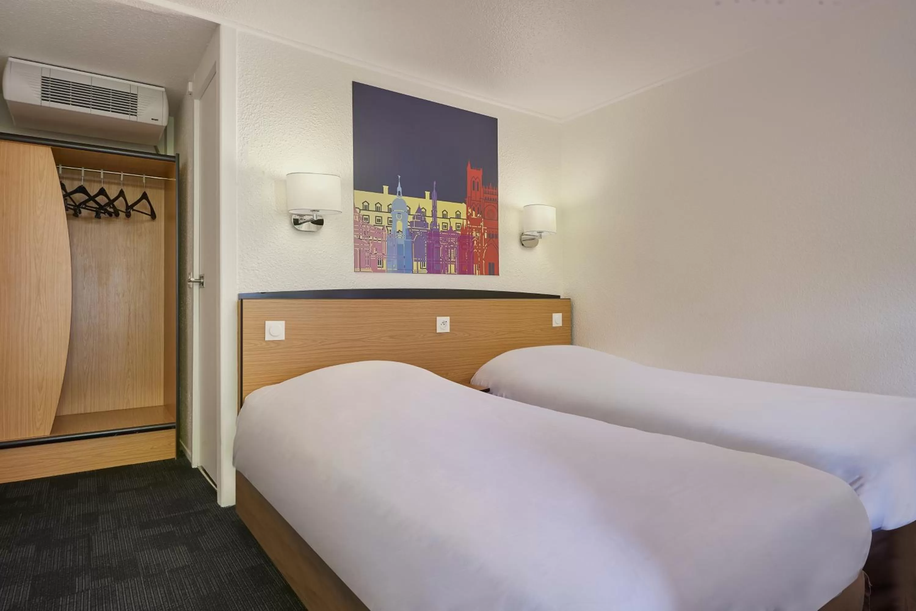 Twin Room in Kyriad Caen Nord - Hérouville-Saint-Clair