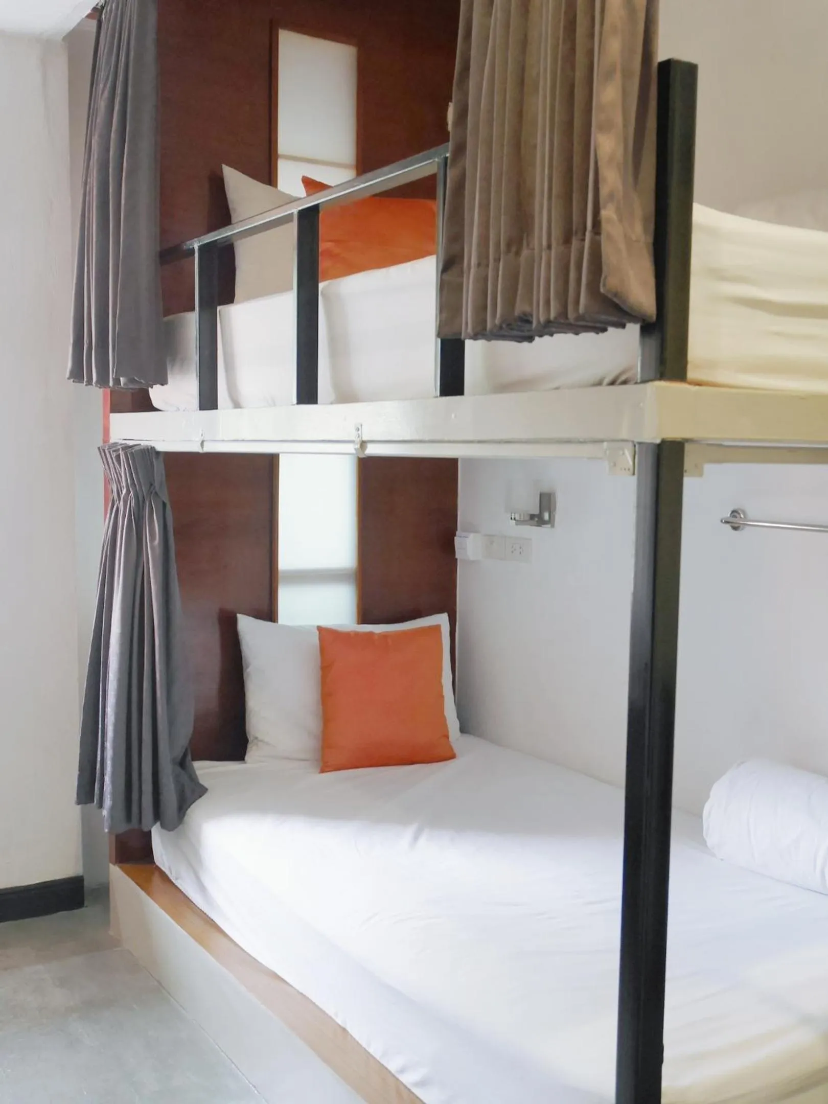 Twin Room with Shared Bathroom in Tiny Taladnoi Hostel