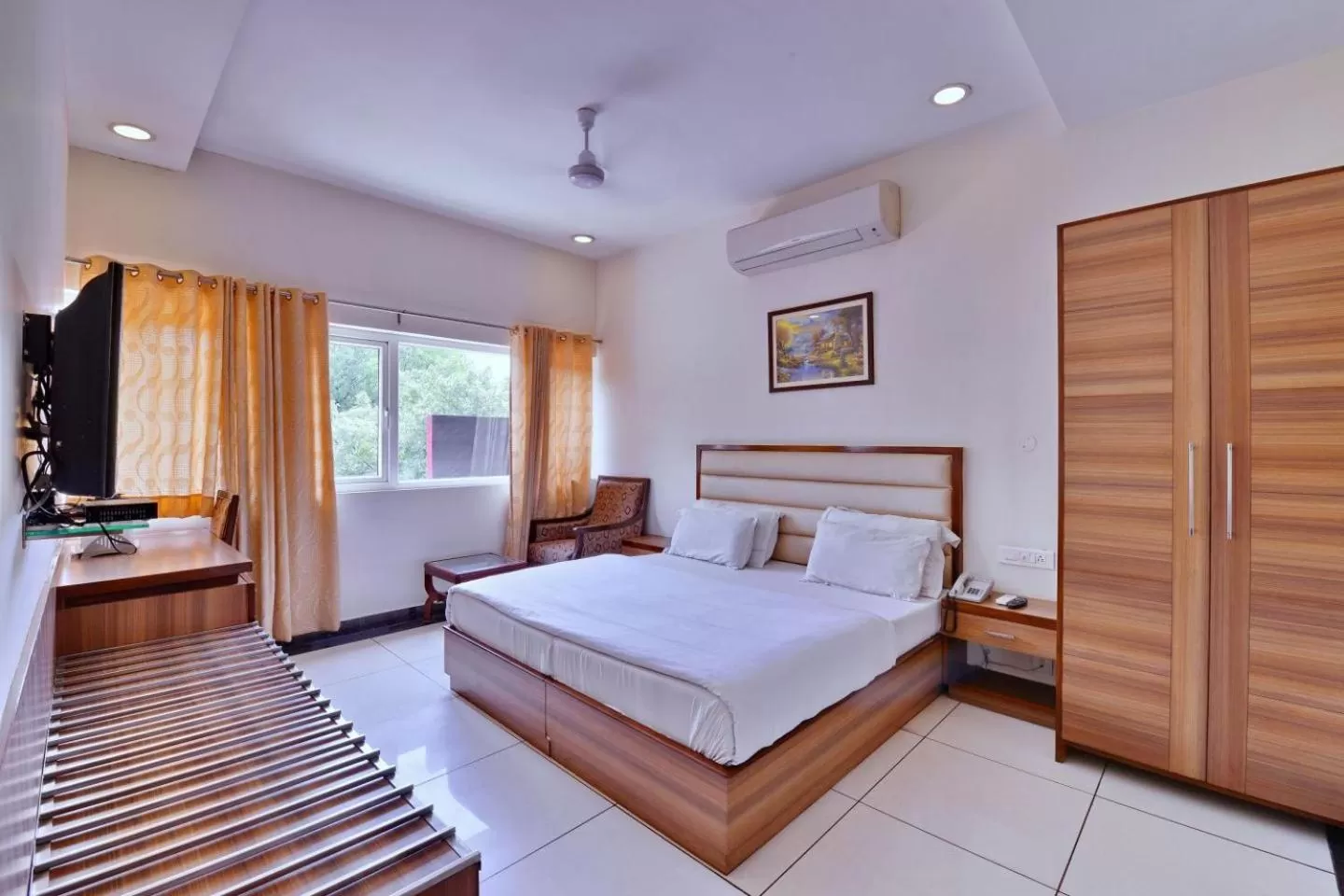 Superior Double Room - single occupancy in Hotel Aricent Opposite ISBT Sector 17 Chandigarh