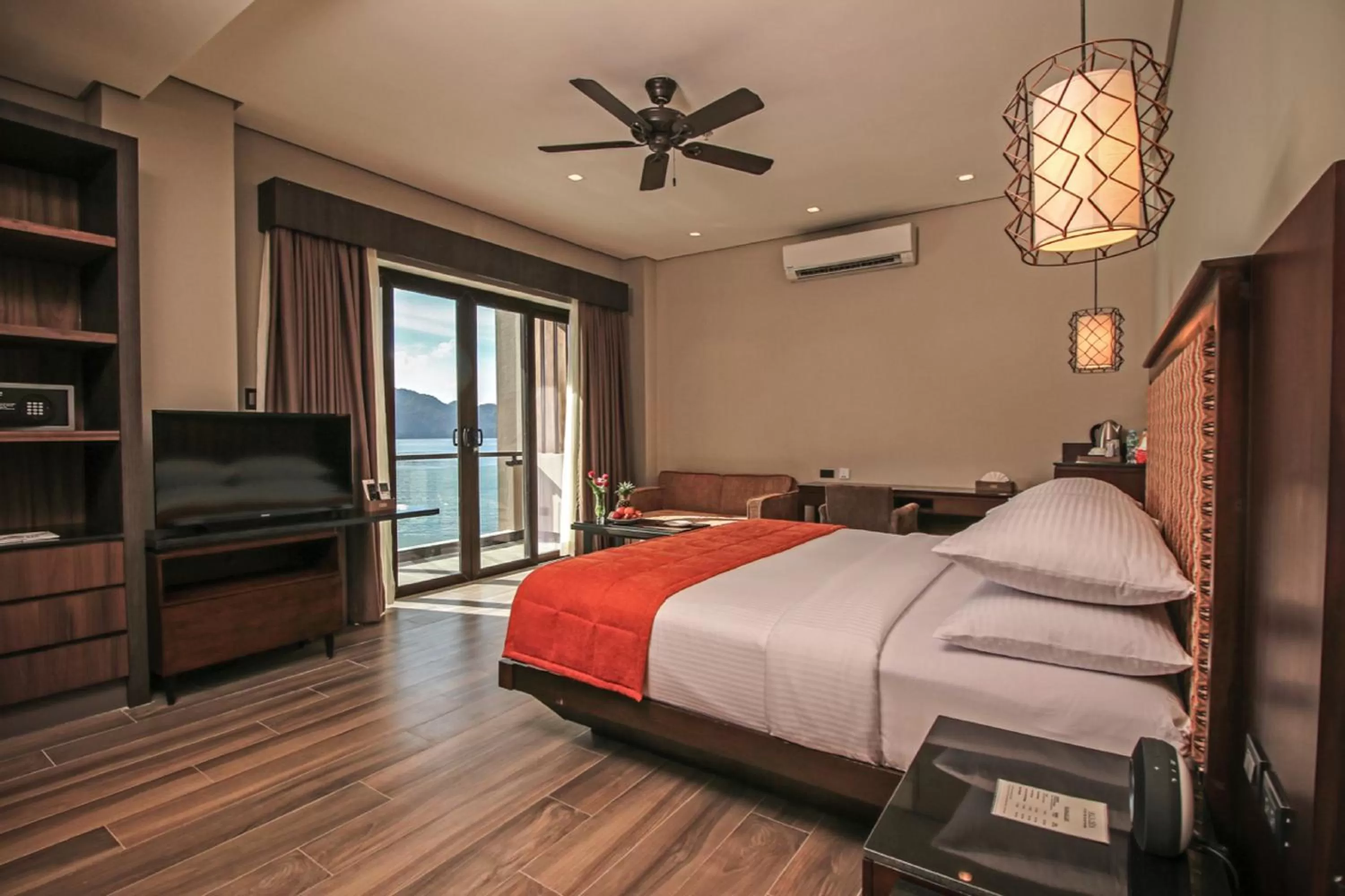 Bayview King Deluxe Room  in Two Seasons Coron Bayside Hotel