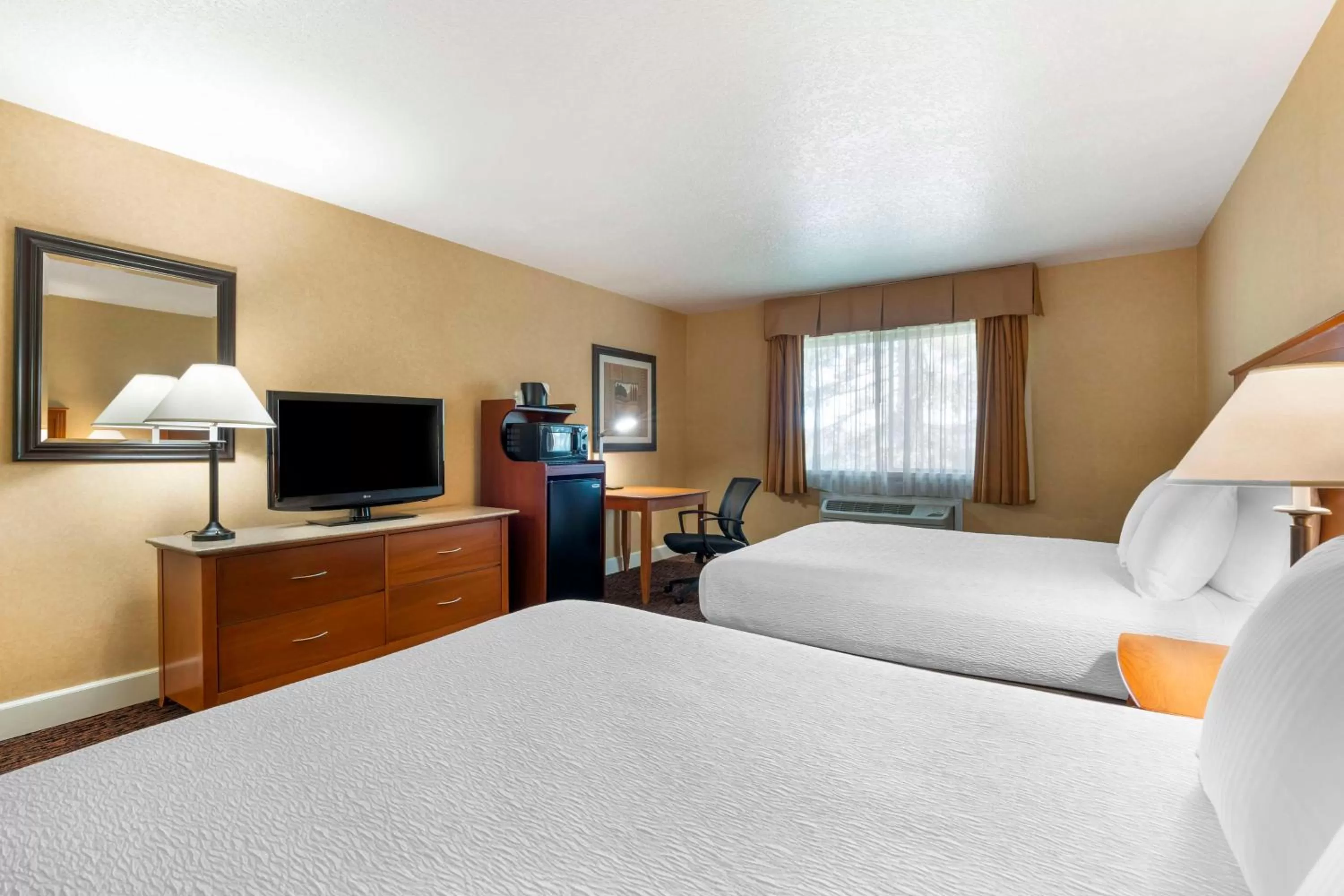 Queen Room with Two Queen Beds - Non-Smoking in Best Western Plus Placerville Inn