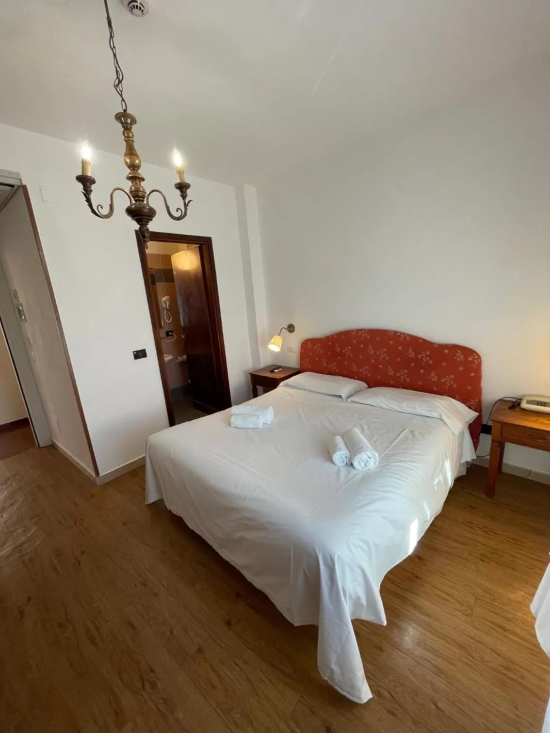 Double Room - single occupancy in Hotel Caffè Verdi - 24 hours Reception