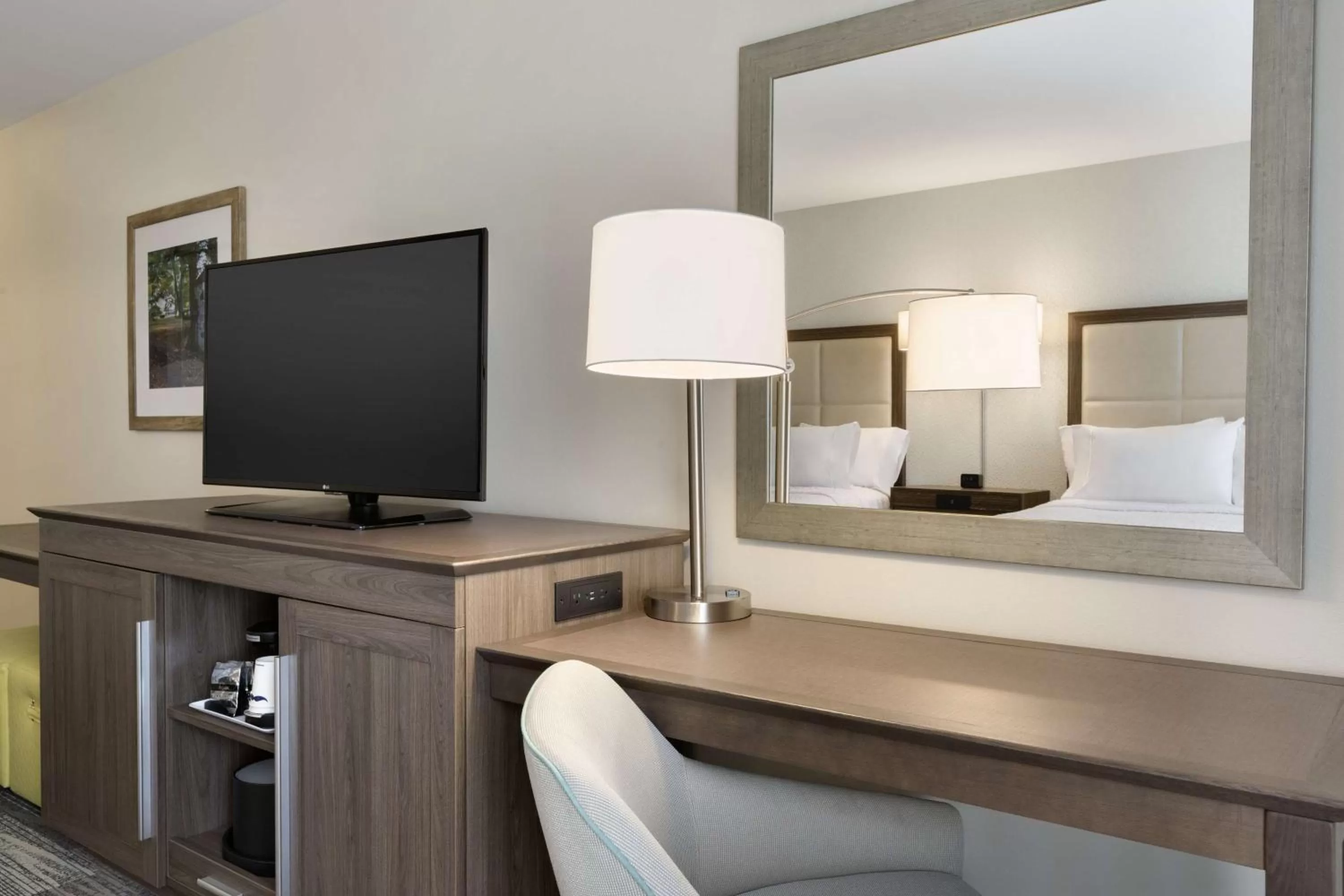 Queen Room with Two Queen Beds  - Hearing Accessible - Non-Smoking in Hampton Inn & Suites Niles/Warren, OH