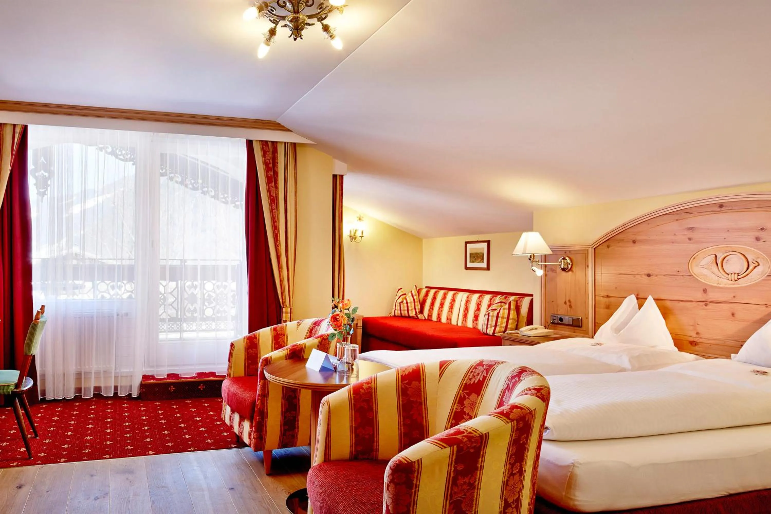Junior Suite with Balcony in Hotel Neue Post