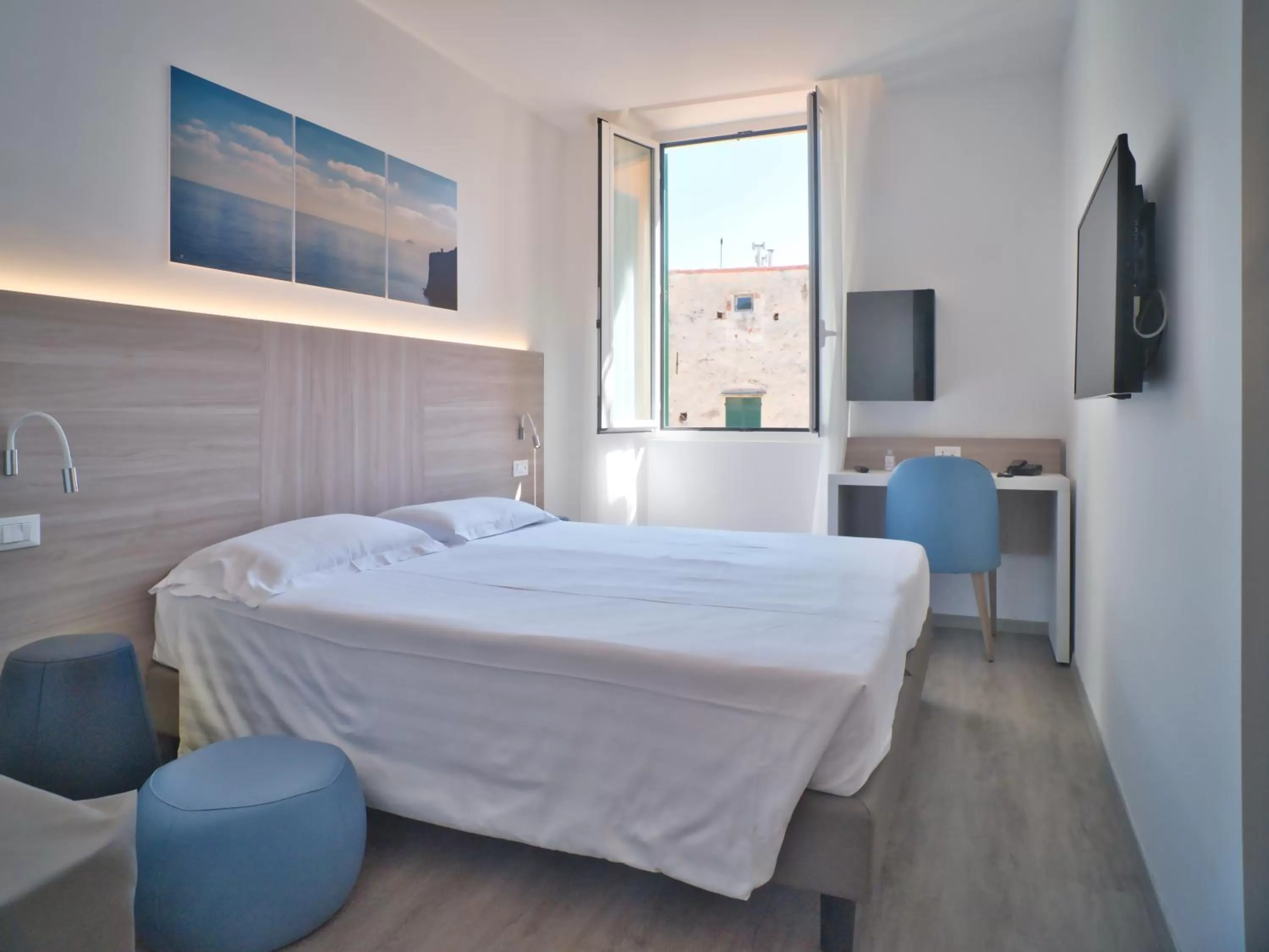 Double or Twin Room with Extra Bed in Hotel Medusa