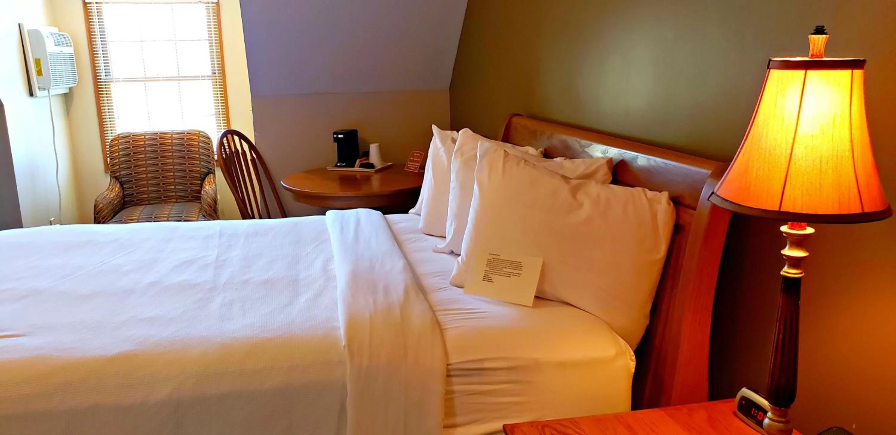 Carriage House Queen Room #4 in Berlin Heritage Inn