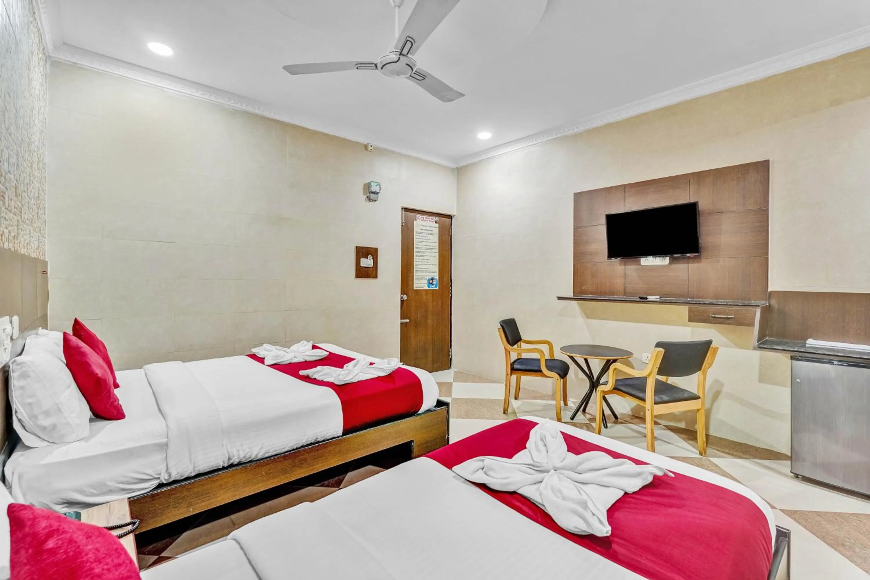 Suite Room (AC) in Season 4 Residences - Teynampet Near Apollo Hospital ,Balaji Dental, US Consulate
