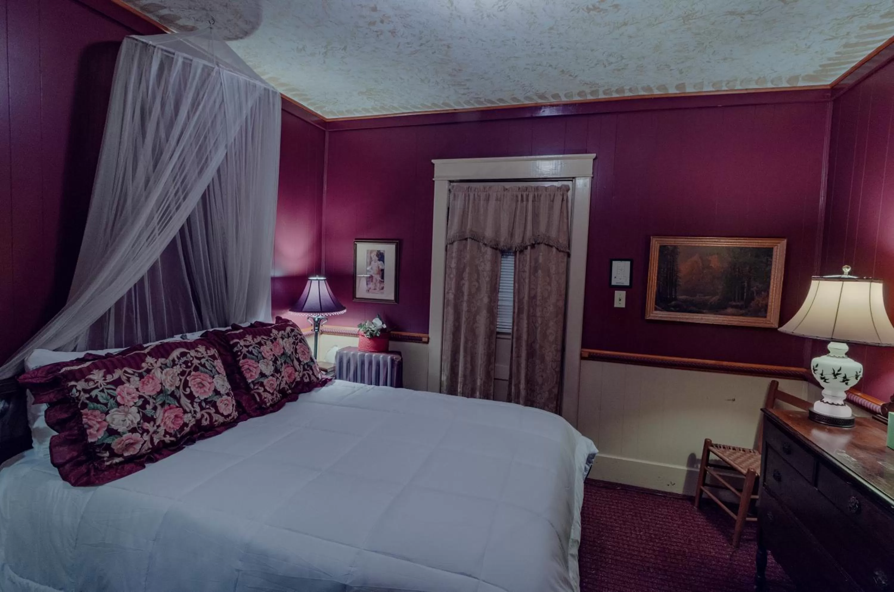 Deluxe Queen Suite in Armour's Hotel & Spa