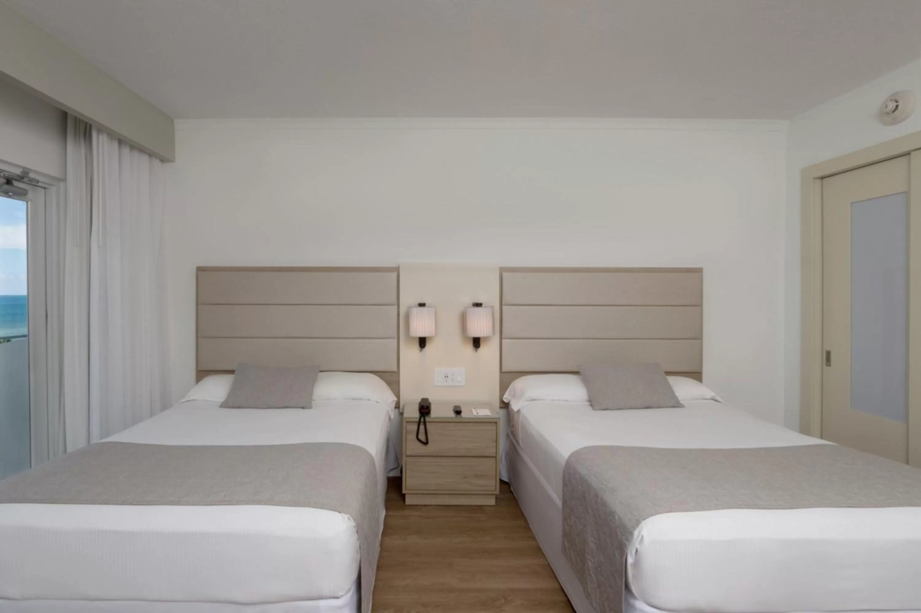 Deluxe Ocean Front Double Beds in Riu Plaza Miami Beach