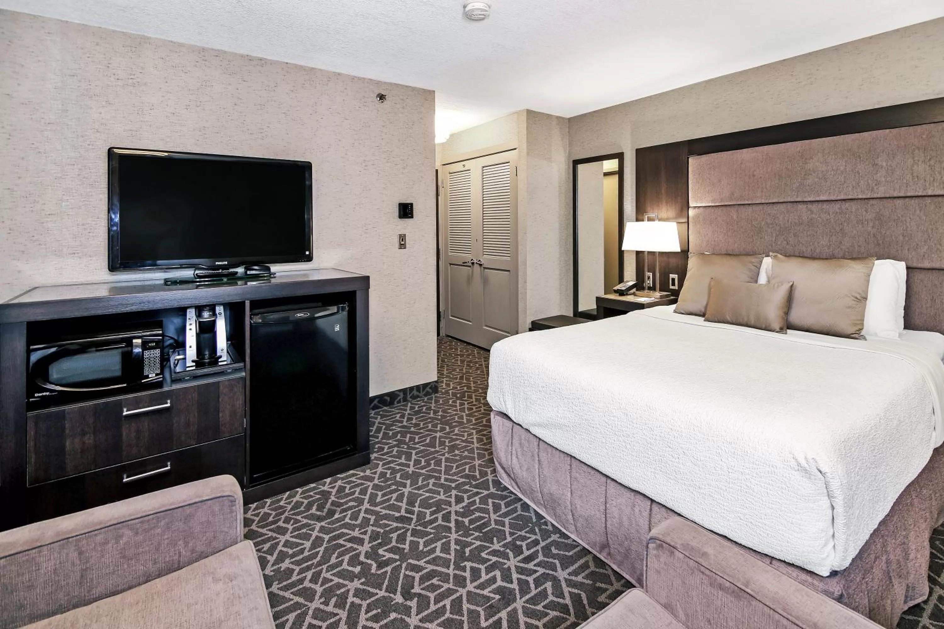 Queen Room - Non-Smoking in Best Western Plus Banff International Lodge