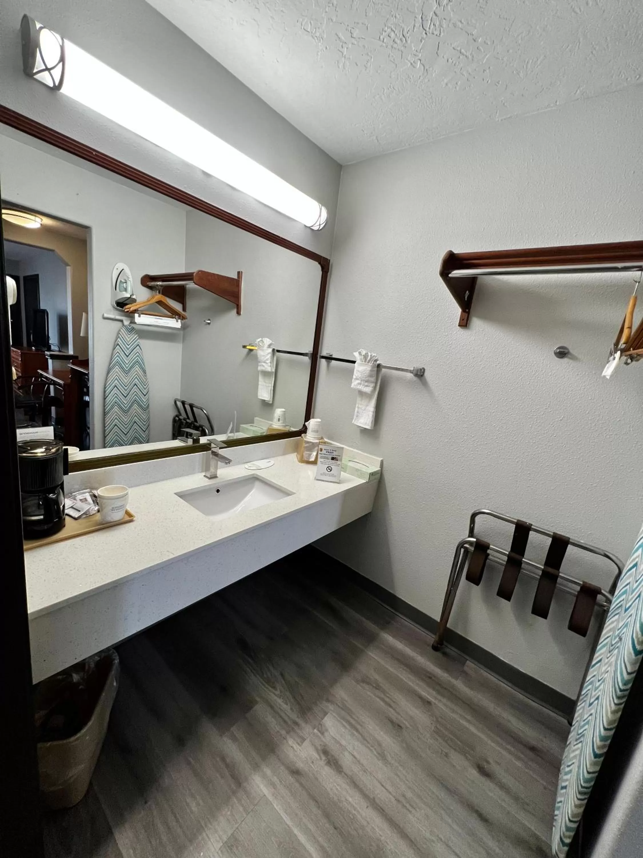 King Room - Smoking  in Super 8 by Wyndham Sealy