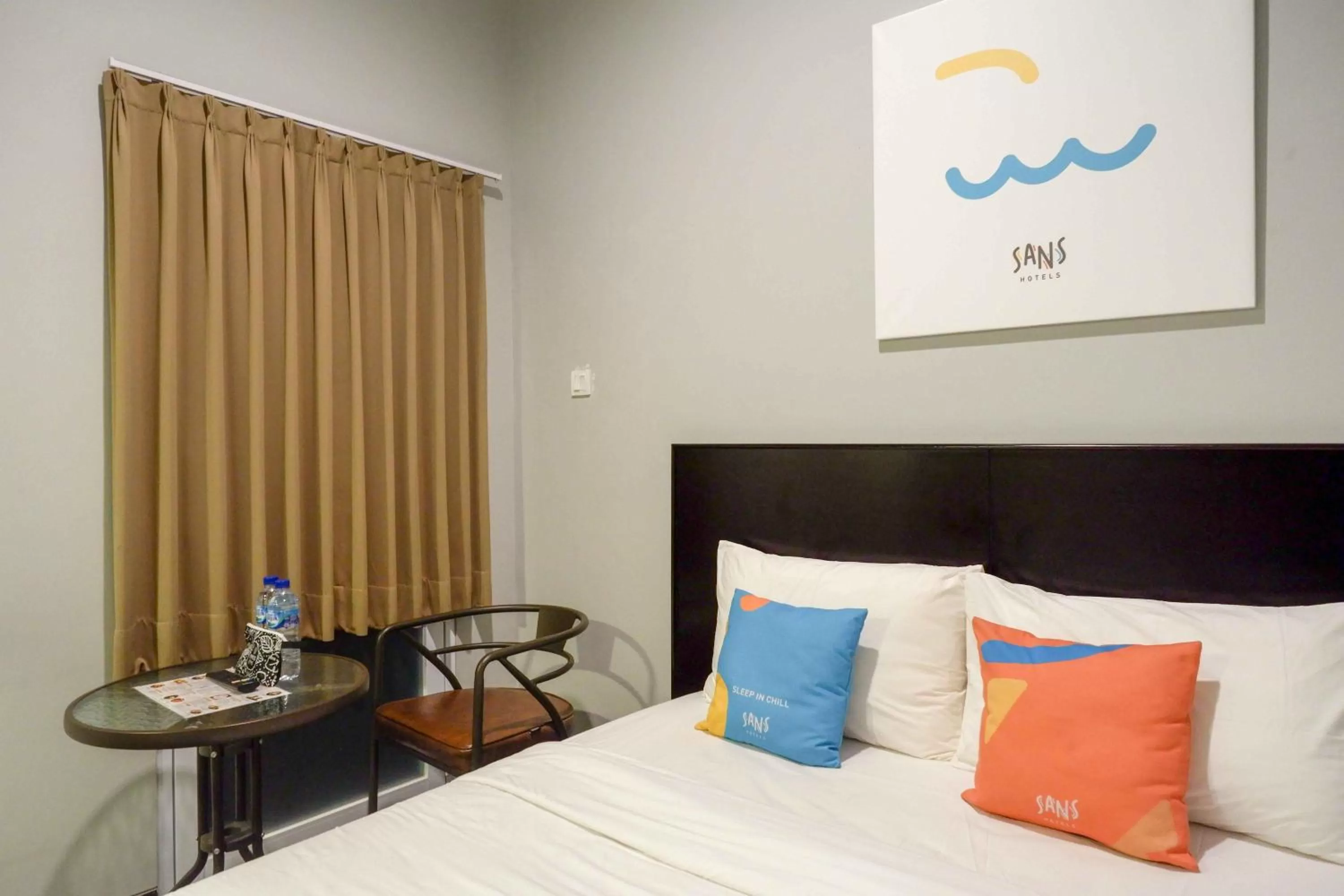 Deluxe Room in Sans Hotel Empress Simpang Lima