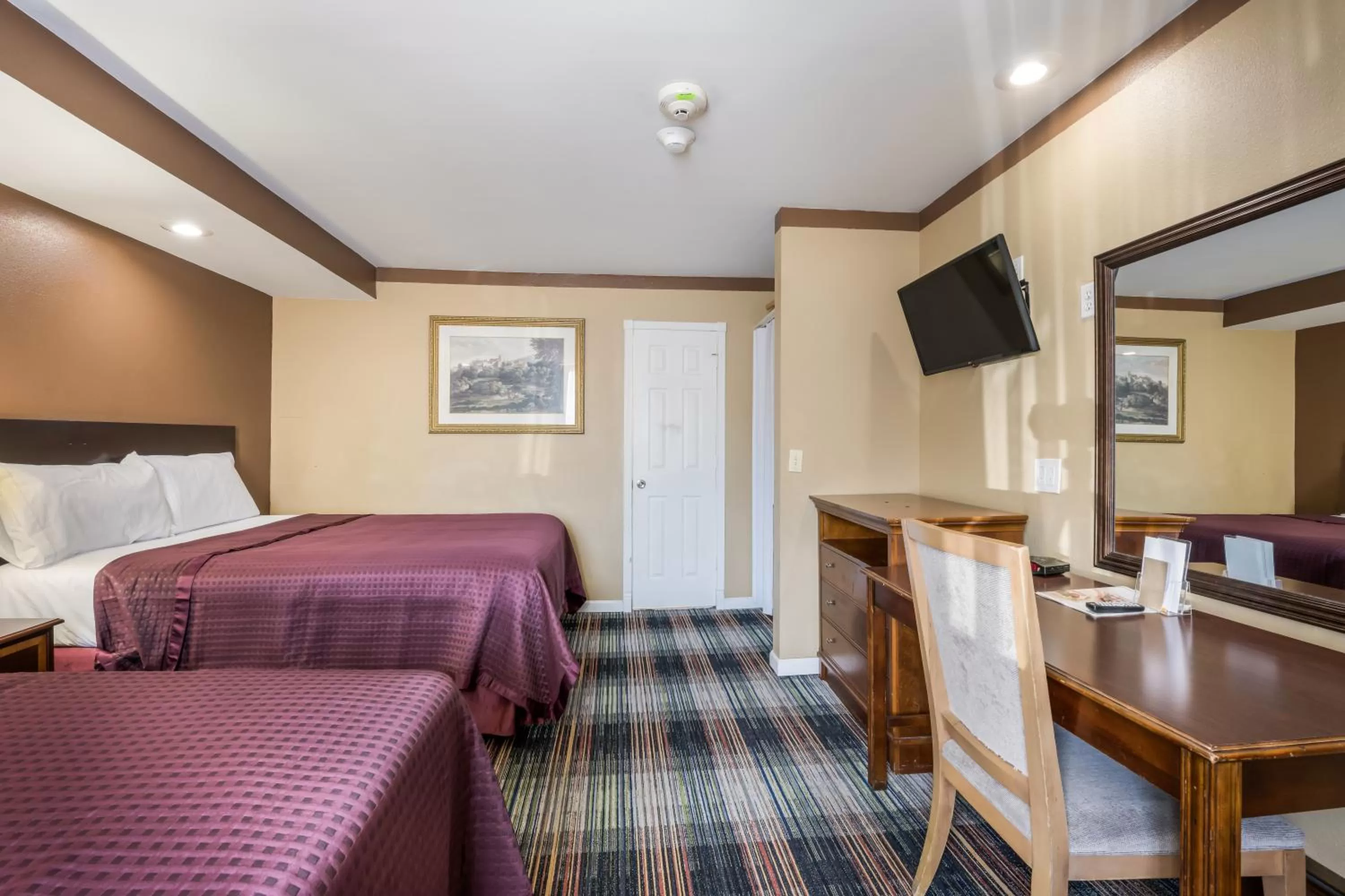 Deluxe Queen Room with Two Queen Beds in Knights Inn Trevose