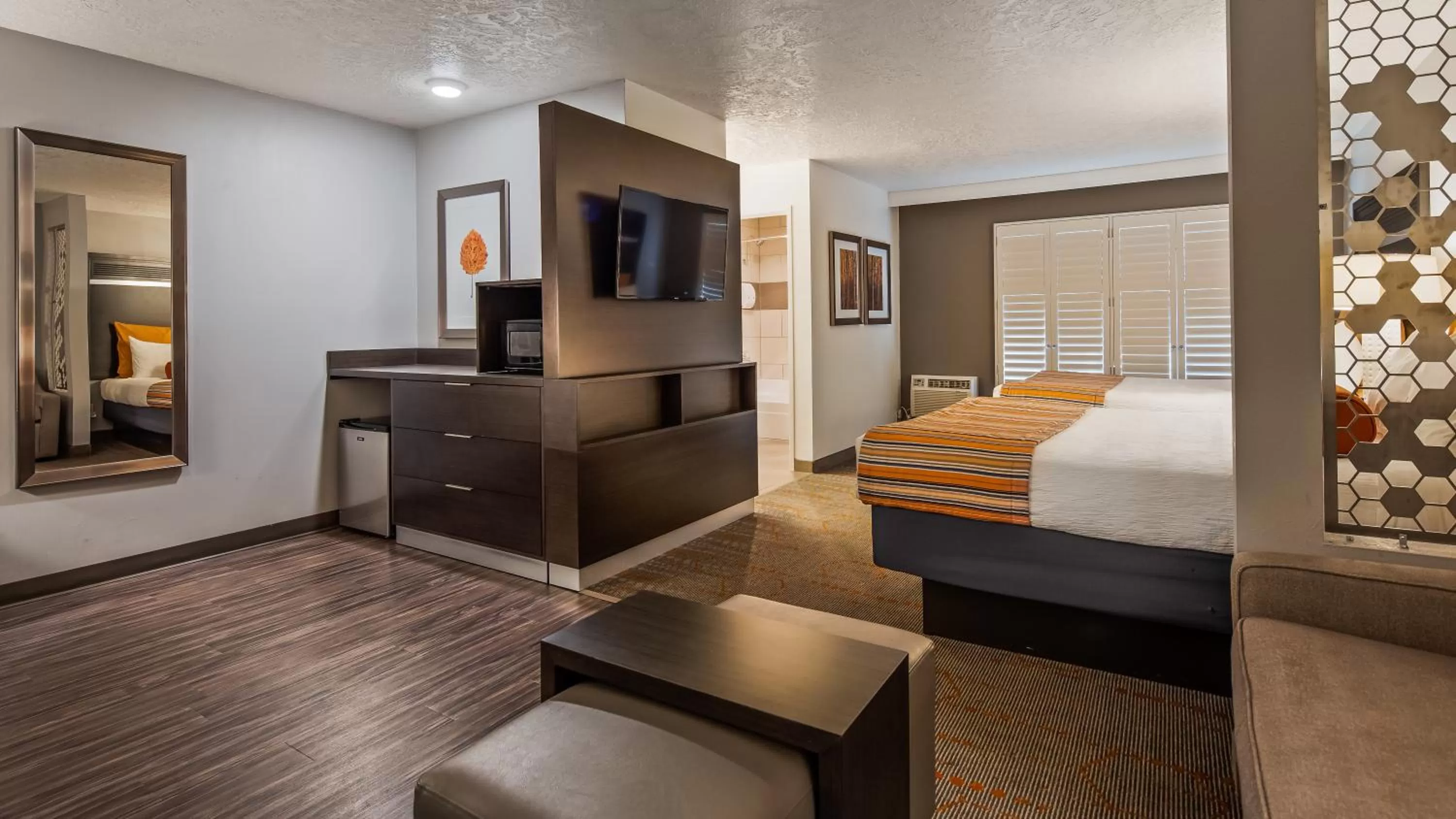 Queen Suite with Two Queen Beds and Balcony in Best Western Corvallis