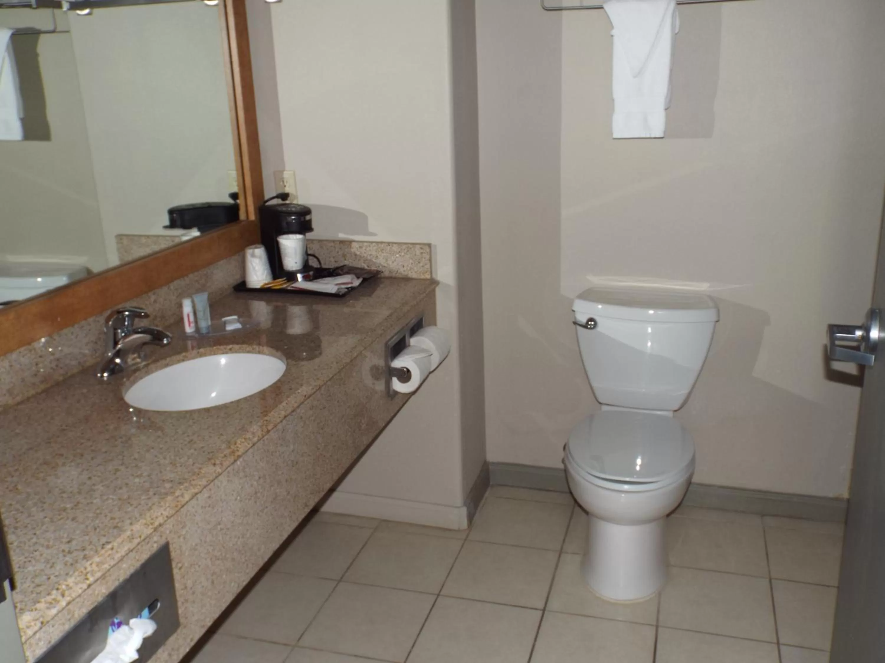 King Studio Suite - Non-Smoking in Baymont by Wyndham Columbus