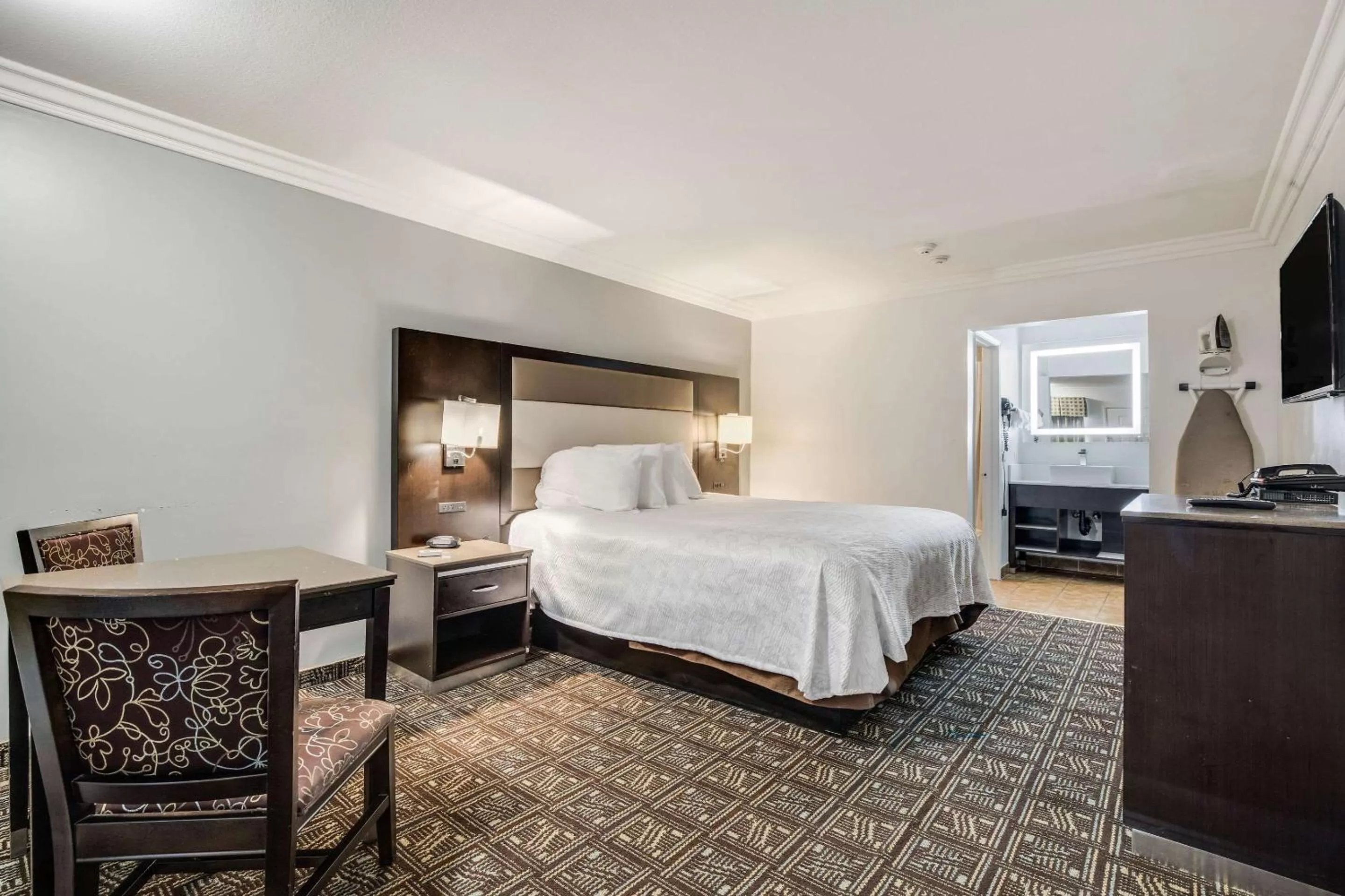 Standard King Room - Non-Smoking  in Rodeway Inn Old Town Temecula