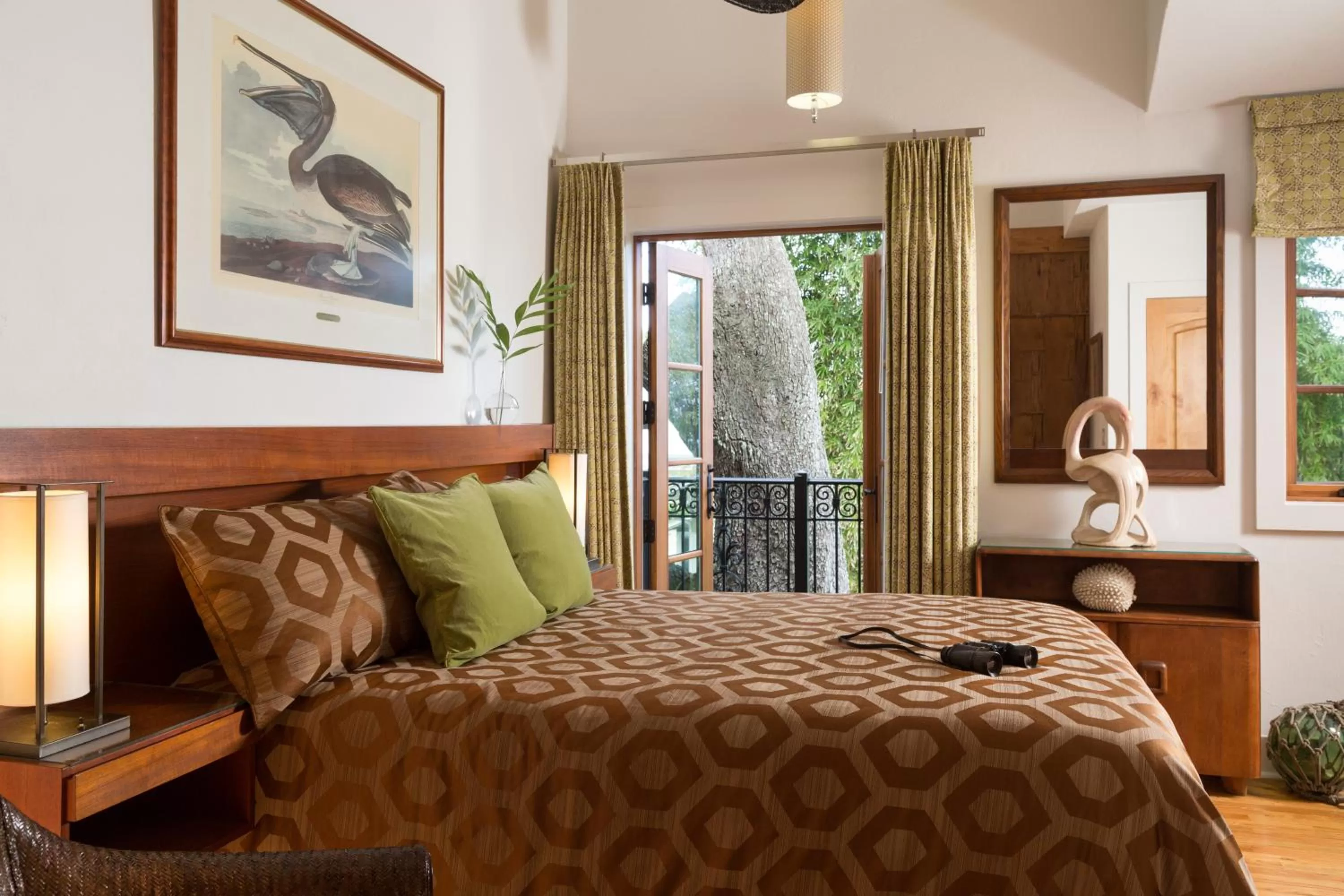 Superior Queen Room in Black Dolphin Inn