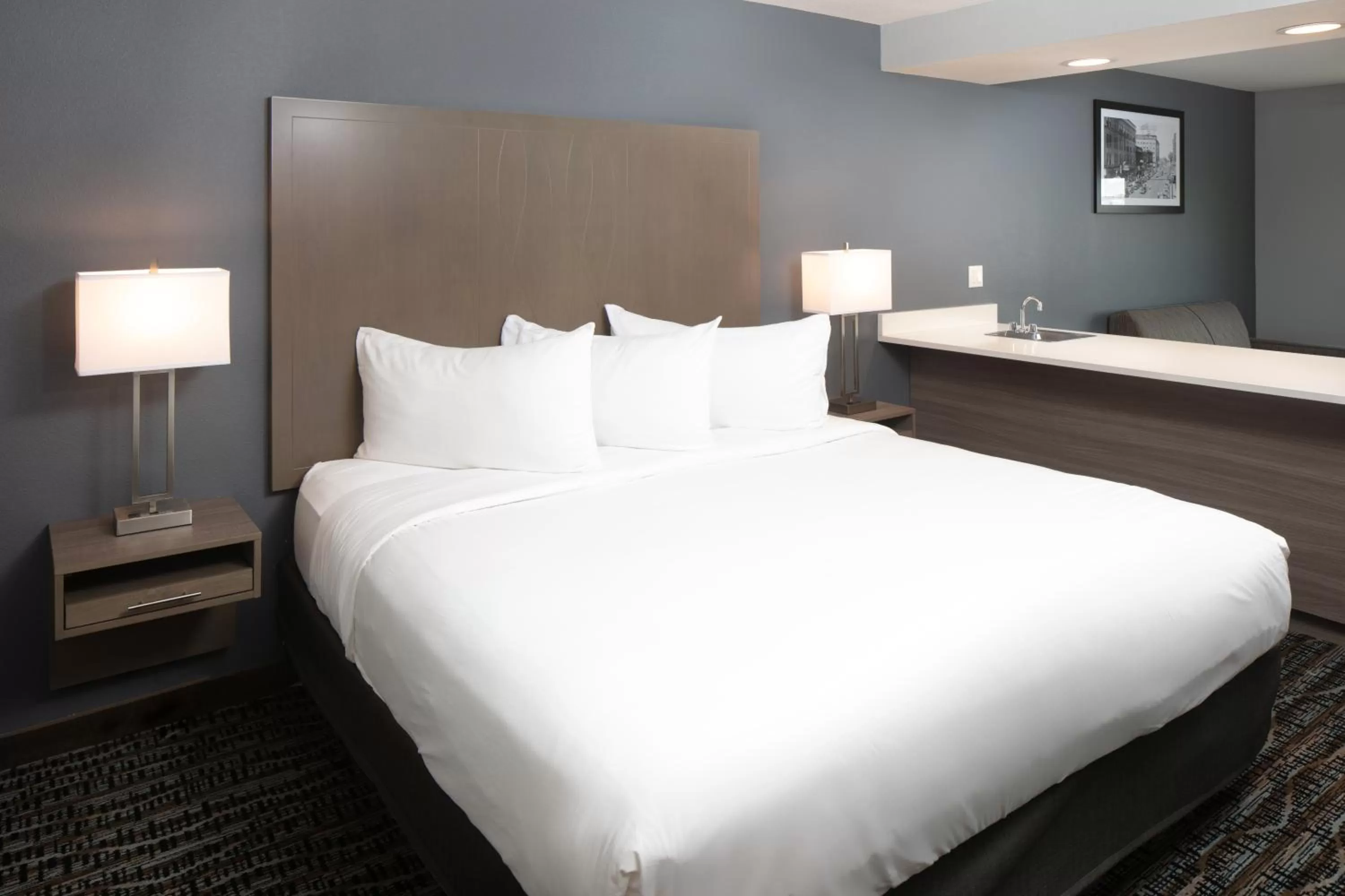 King Suite with Sofa Bed in Hotel 28 Boise Airport, an Ascend Collection Hotel