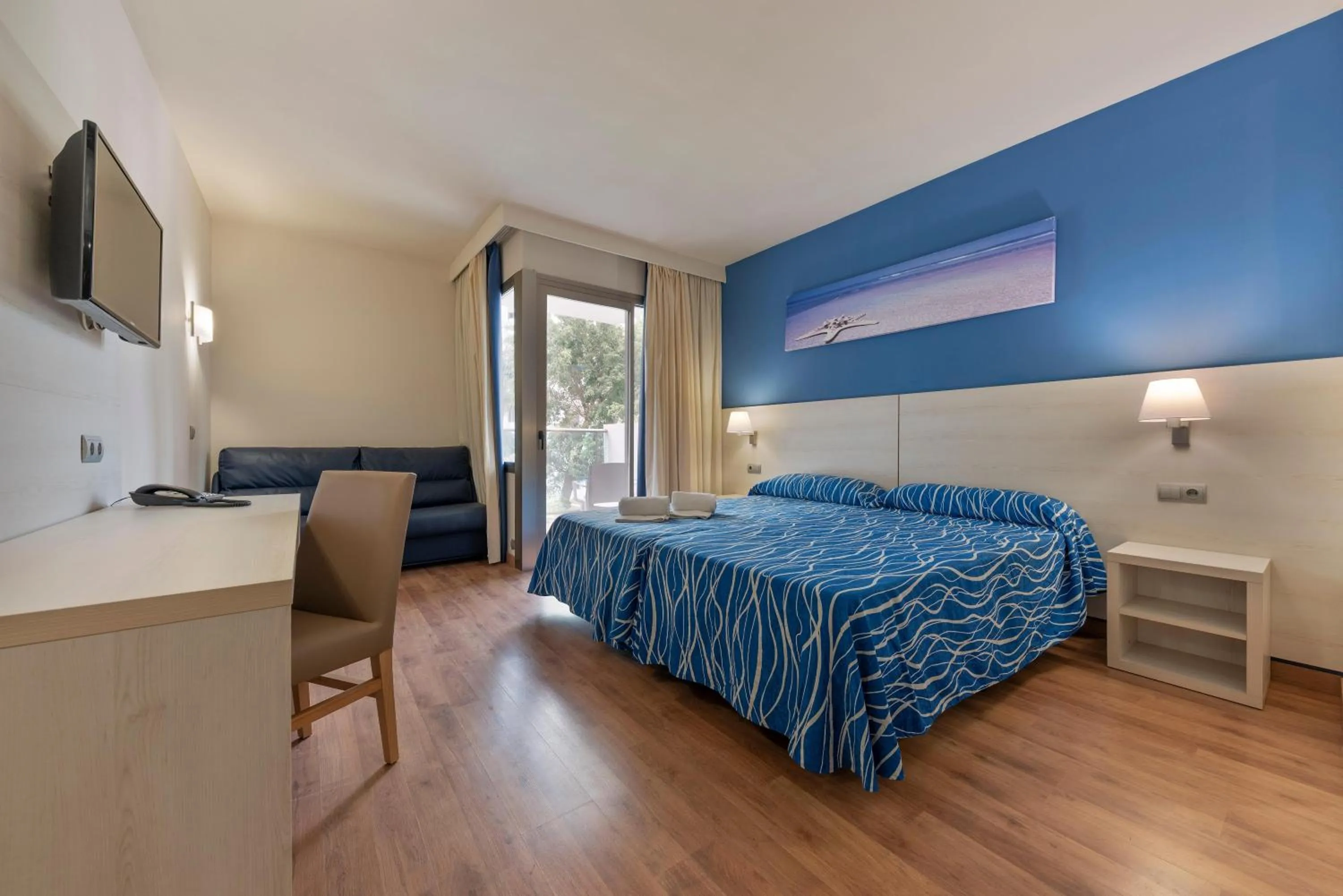 Superior Triple Room in Hotel Best Delta