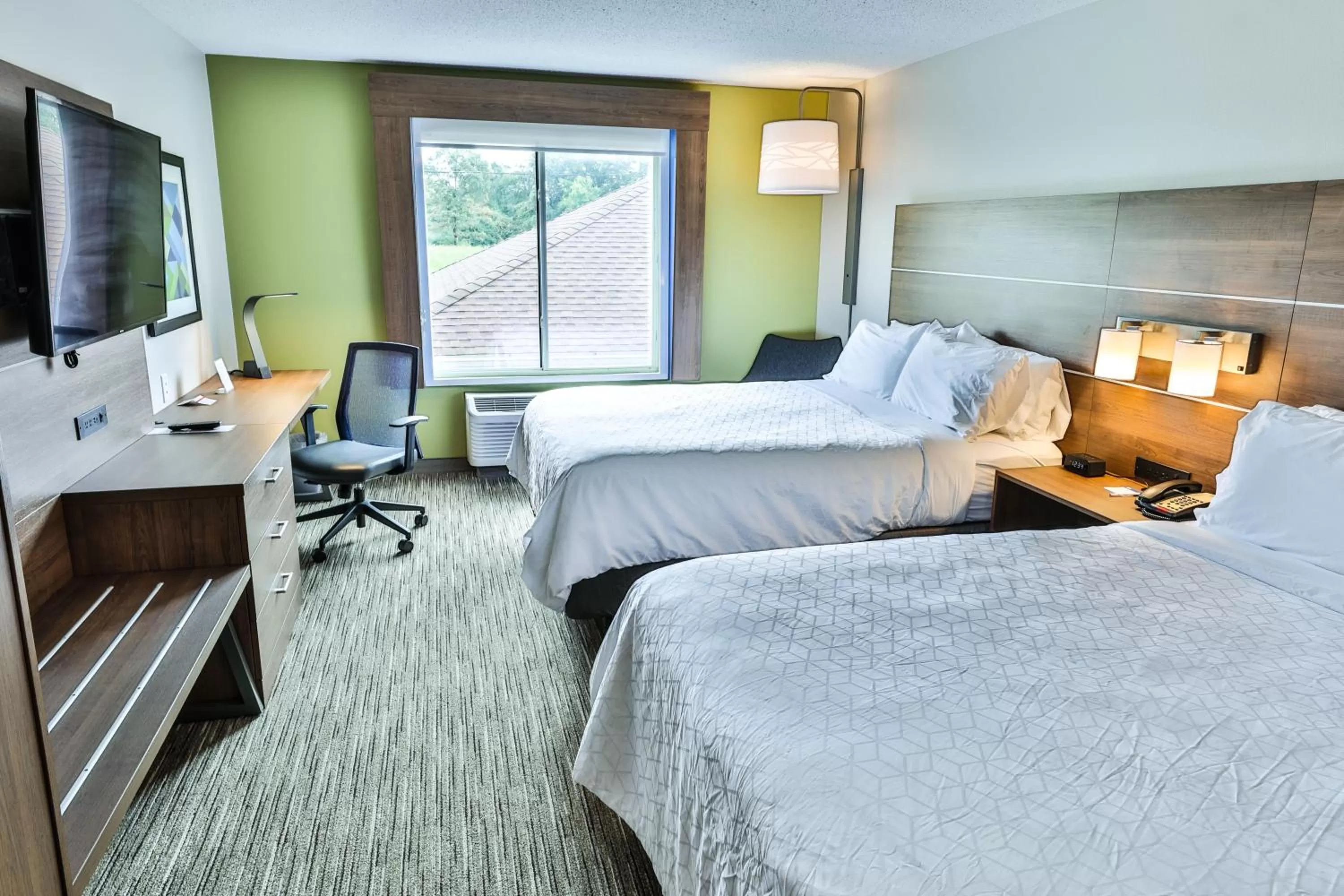 Standard Room with Two Queen Beds in Holiday Inn Express Hotel & Suites Dickson by IHG