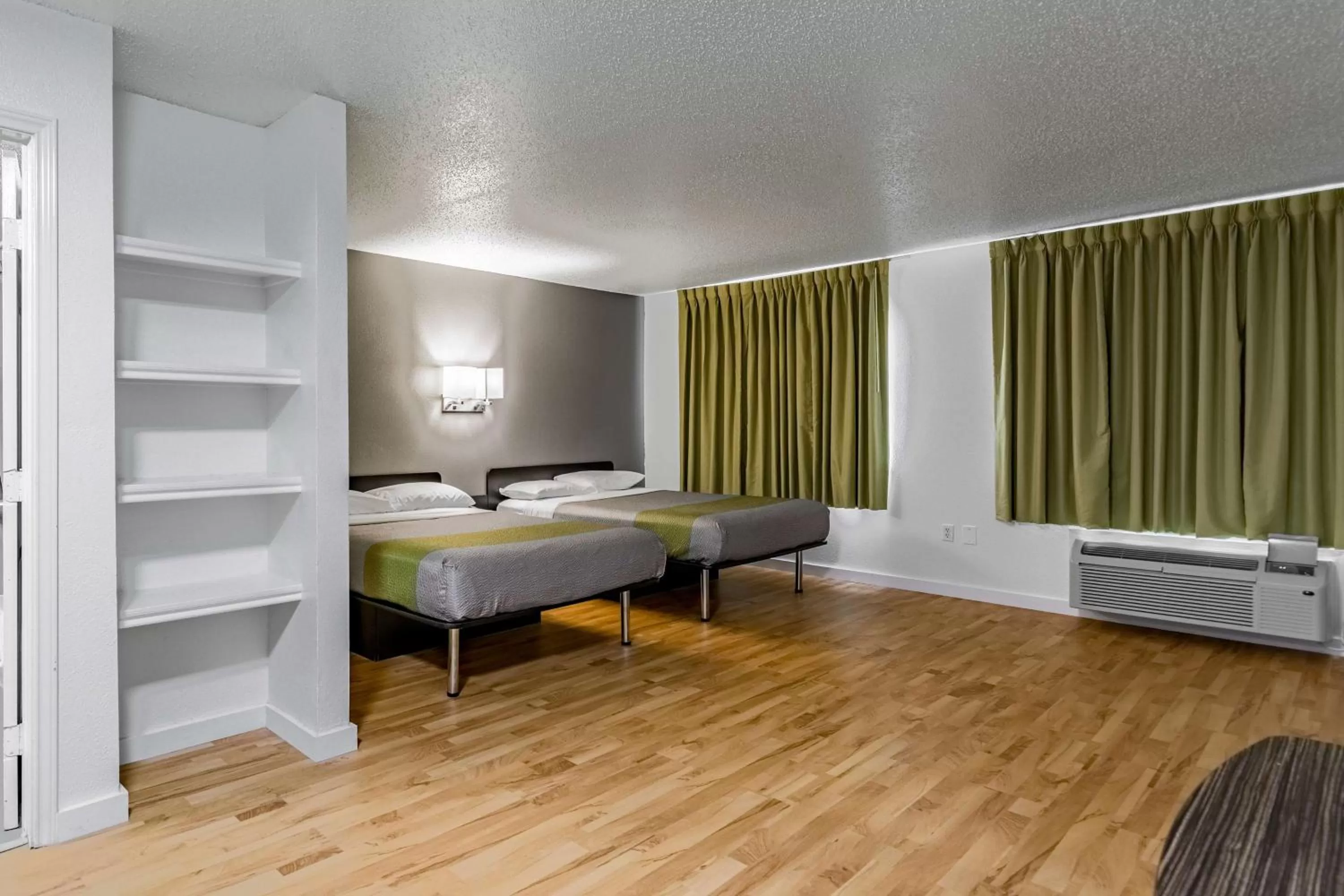 Deluxe Queen Suite - single occupancy - Smoking in Studio 6-Dallas, TX