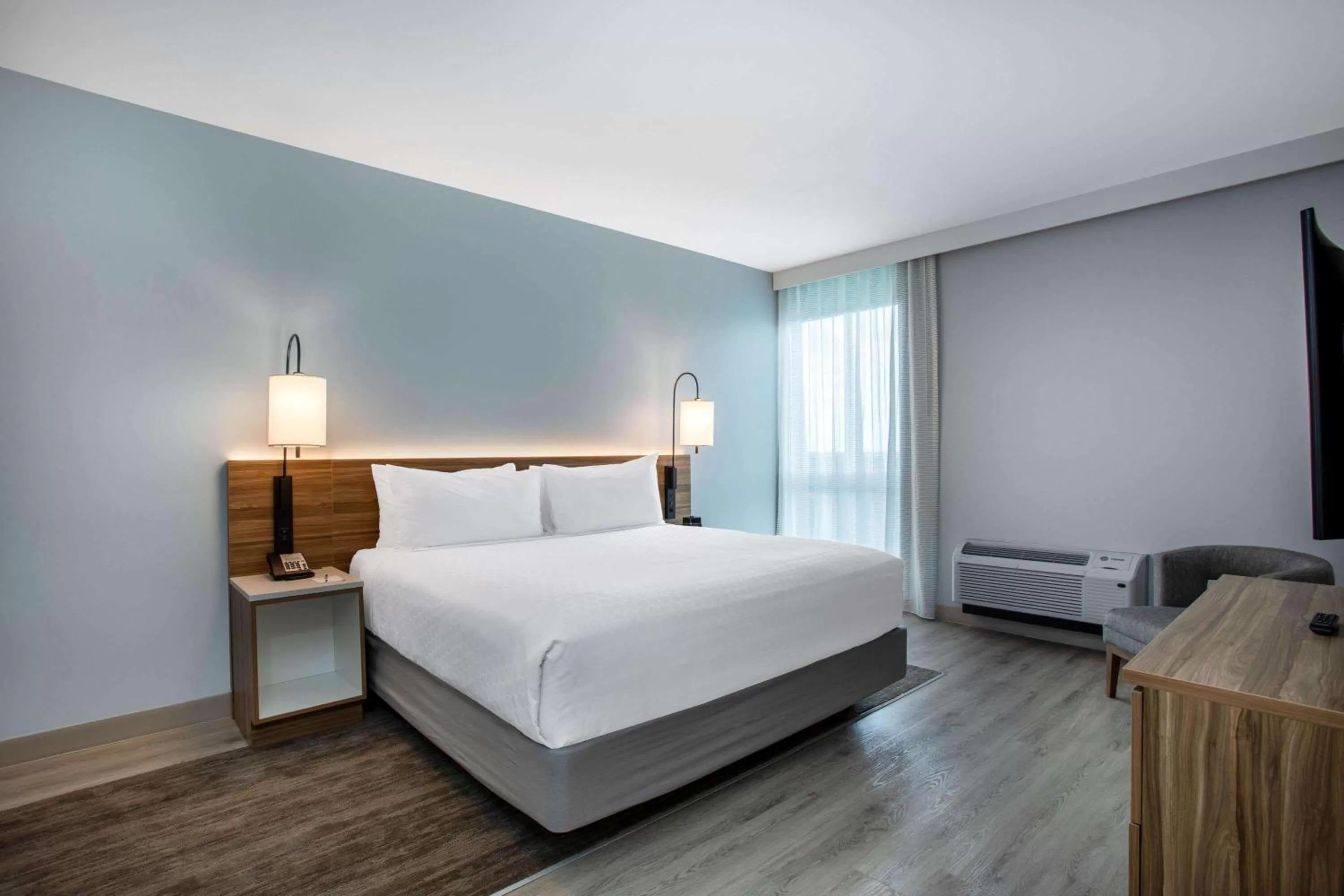 King Room - Non-Smoking in Wyndham Garden Miami International Airport