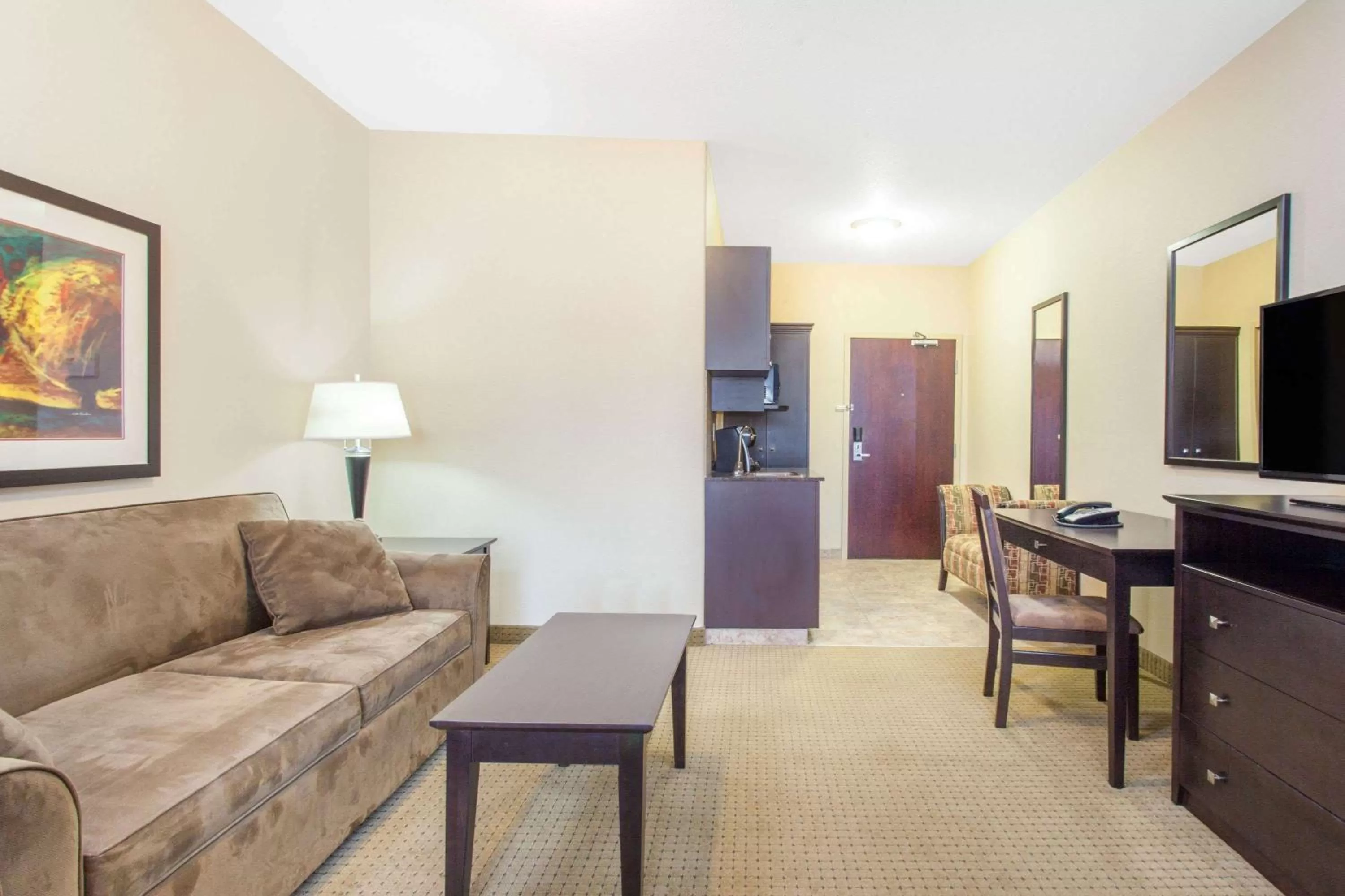 Deluxe King Suite in Ramada by Wyndham Pincher Creek