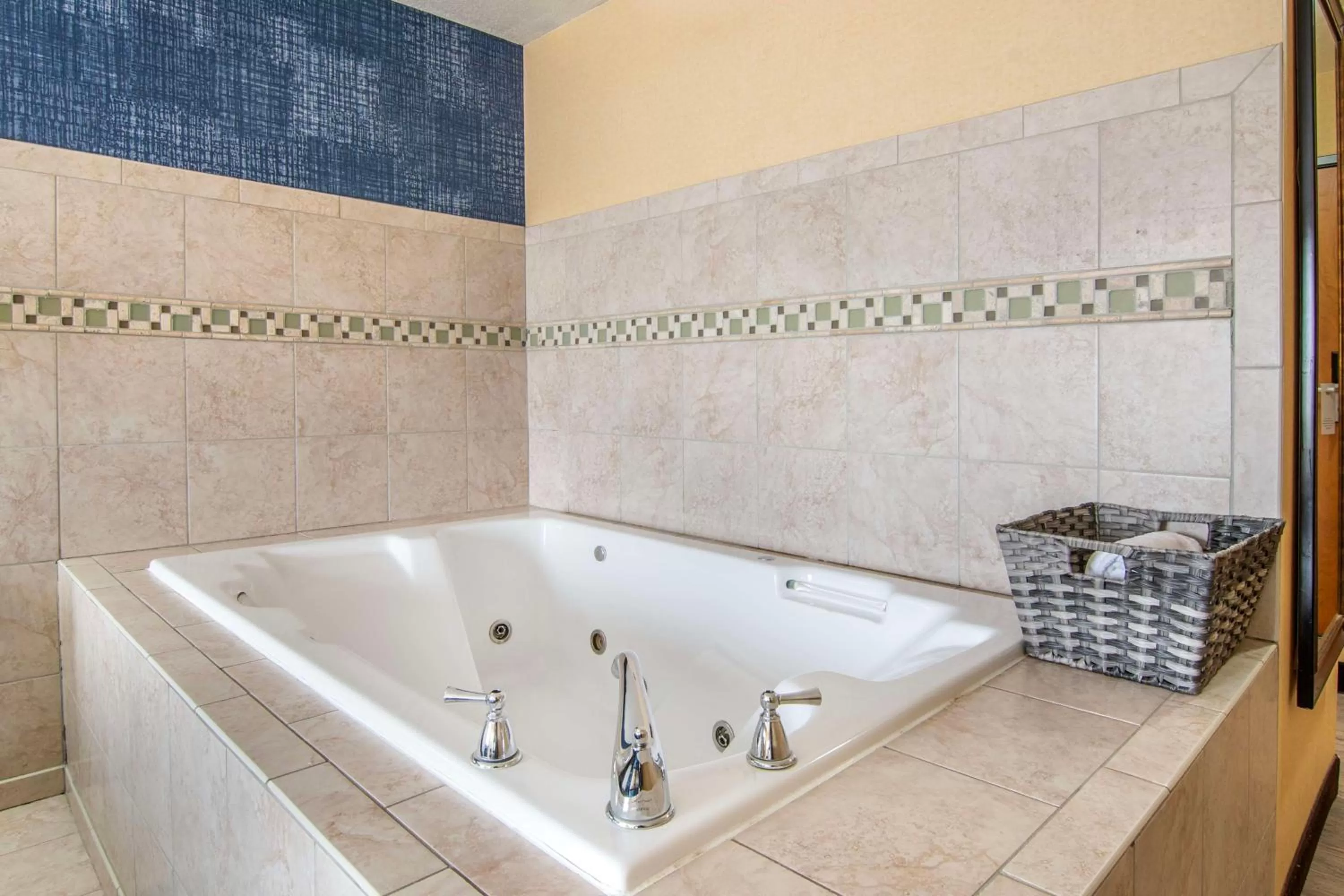 King Suite with Spa Bath - Non-Smoking in Best Western On the River