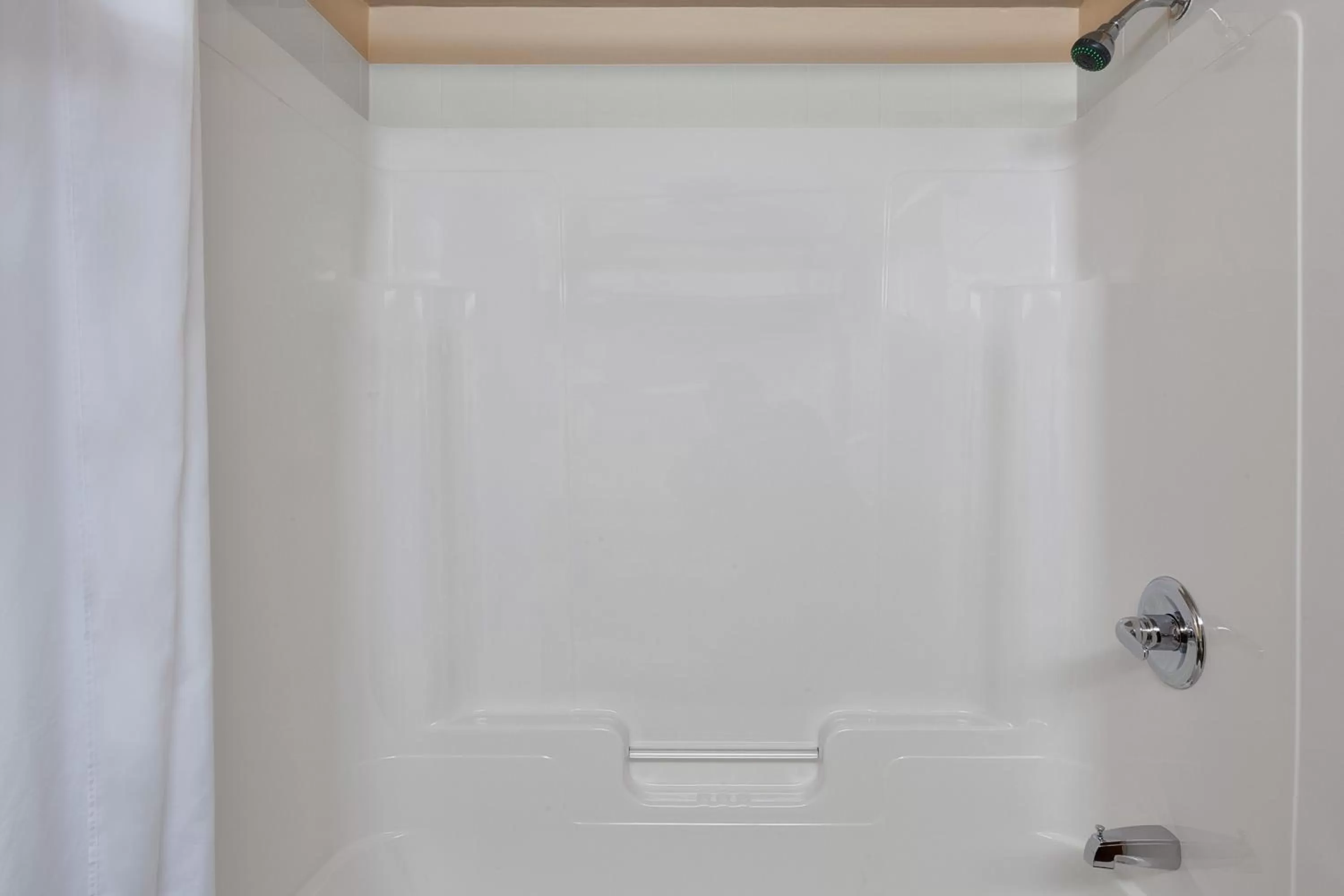 Deluxe King Room - Non-Smoking in Super 8 by Wyndham Caraquet