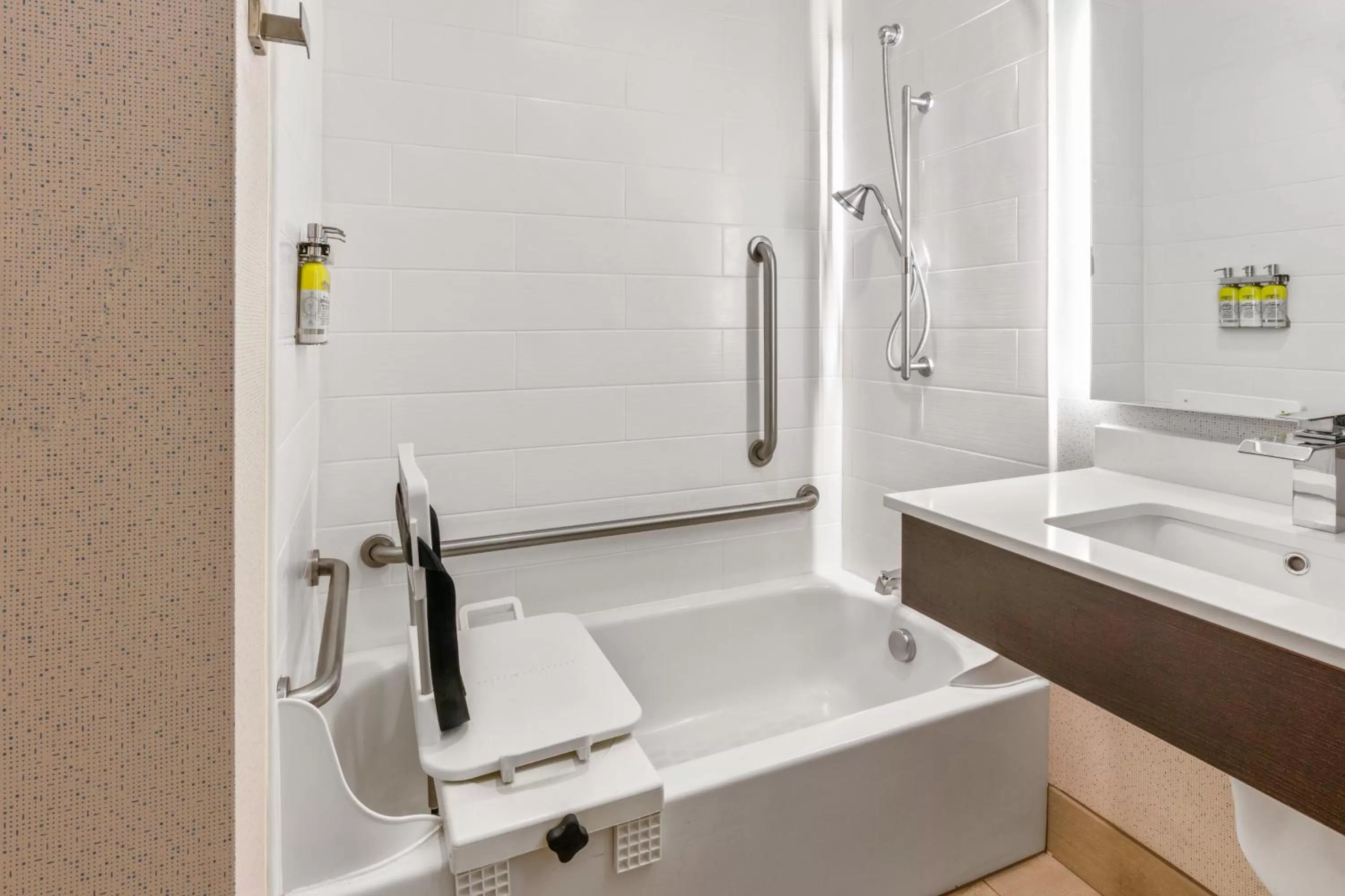King Suite with Mobility Accessible Tub in Holiday Inn Express Hotel & Suites Klamath Falls Central, an IHG Hotel