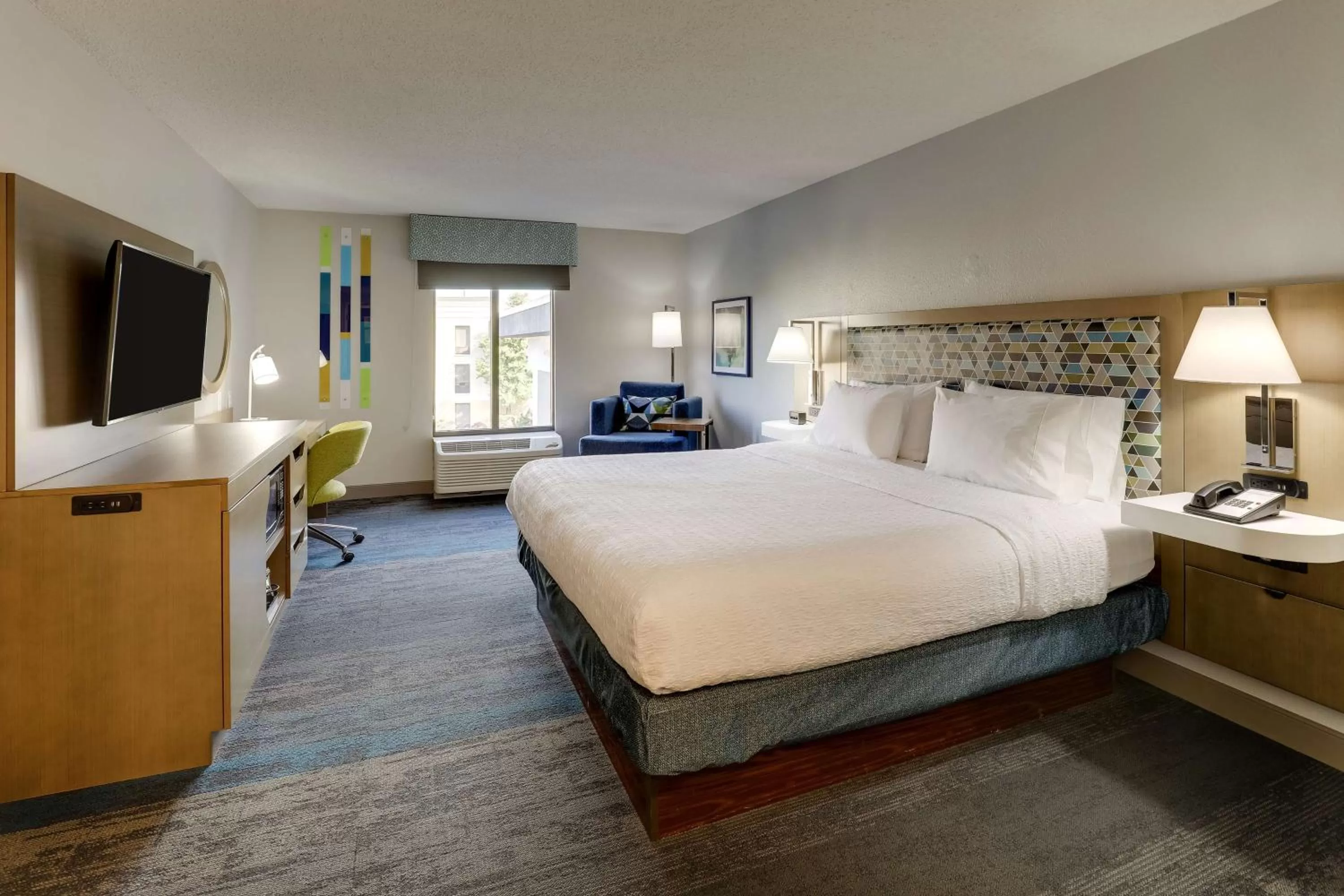 King Room with King Bed - Non-Smoking in Hampton Inn Cumming