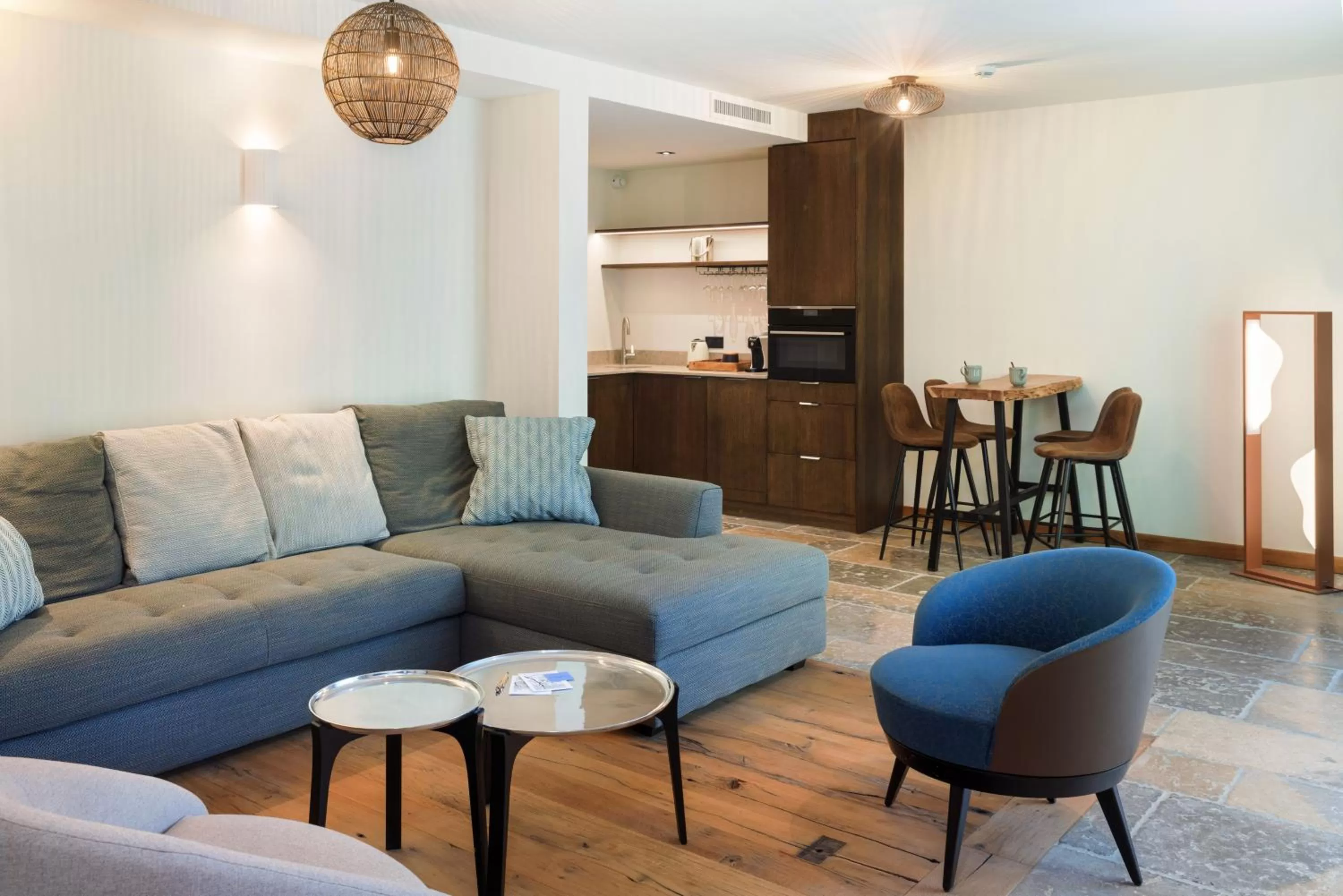 Deluxe Room (2 Adults + 1 Child) in LOU CALEN