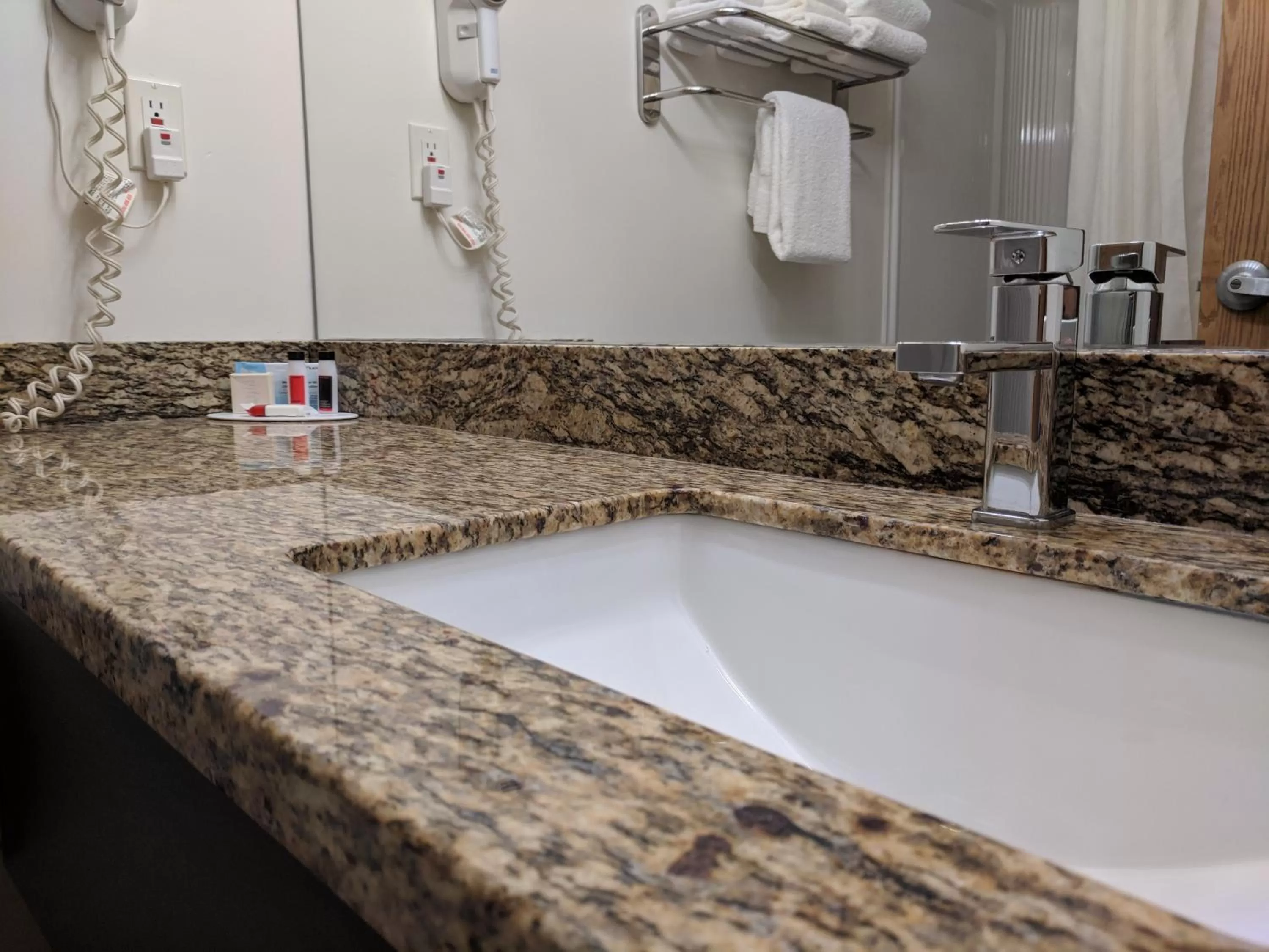 Queen Suite - Non-Smoking in Super 8 by Wyndham Portage La Prairie MB